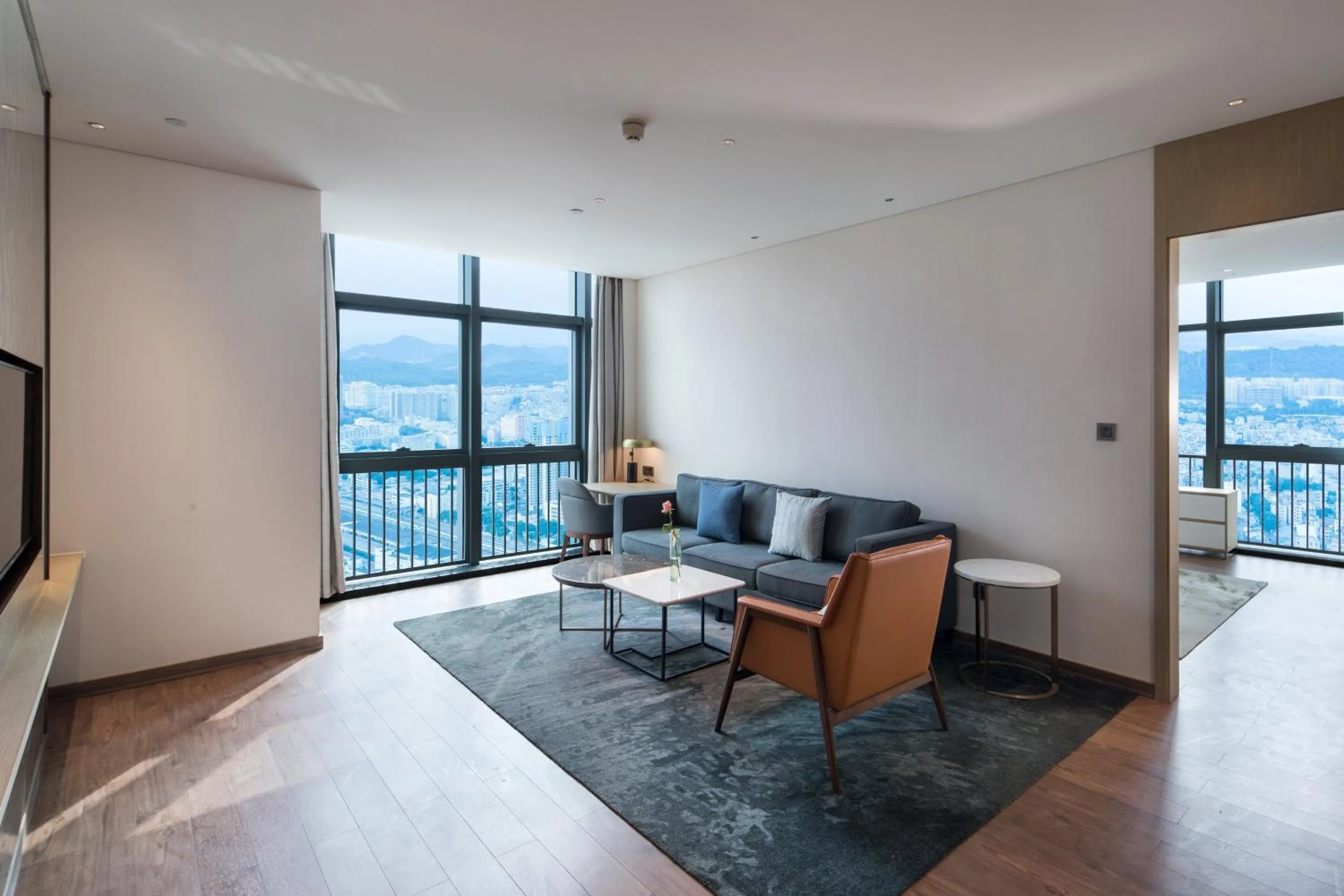 Photo of the whole room in Holiday Inn Express Shenzhen Haiyuan City by IHG