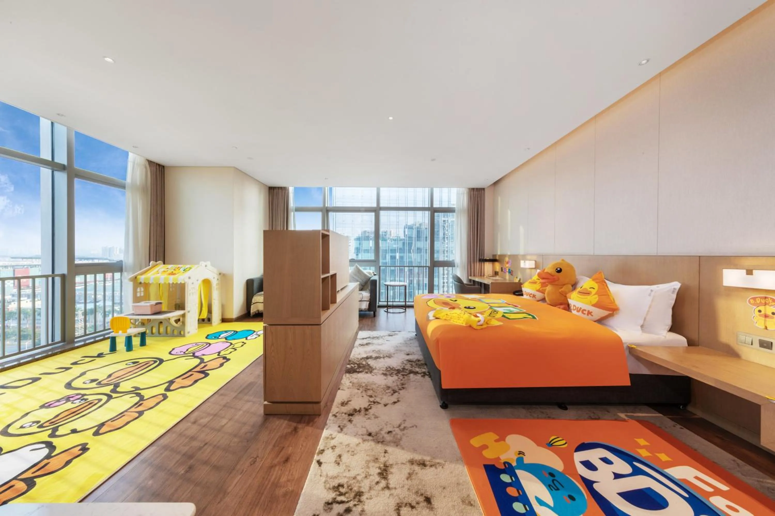 Bed in Holiday Inn Express Shenzhen Haiyuan City by IHG