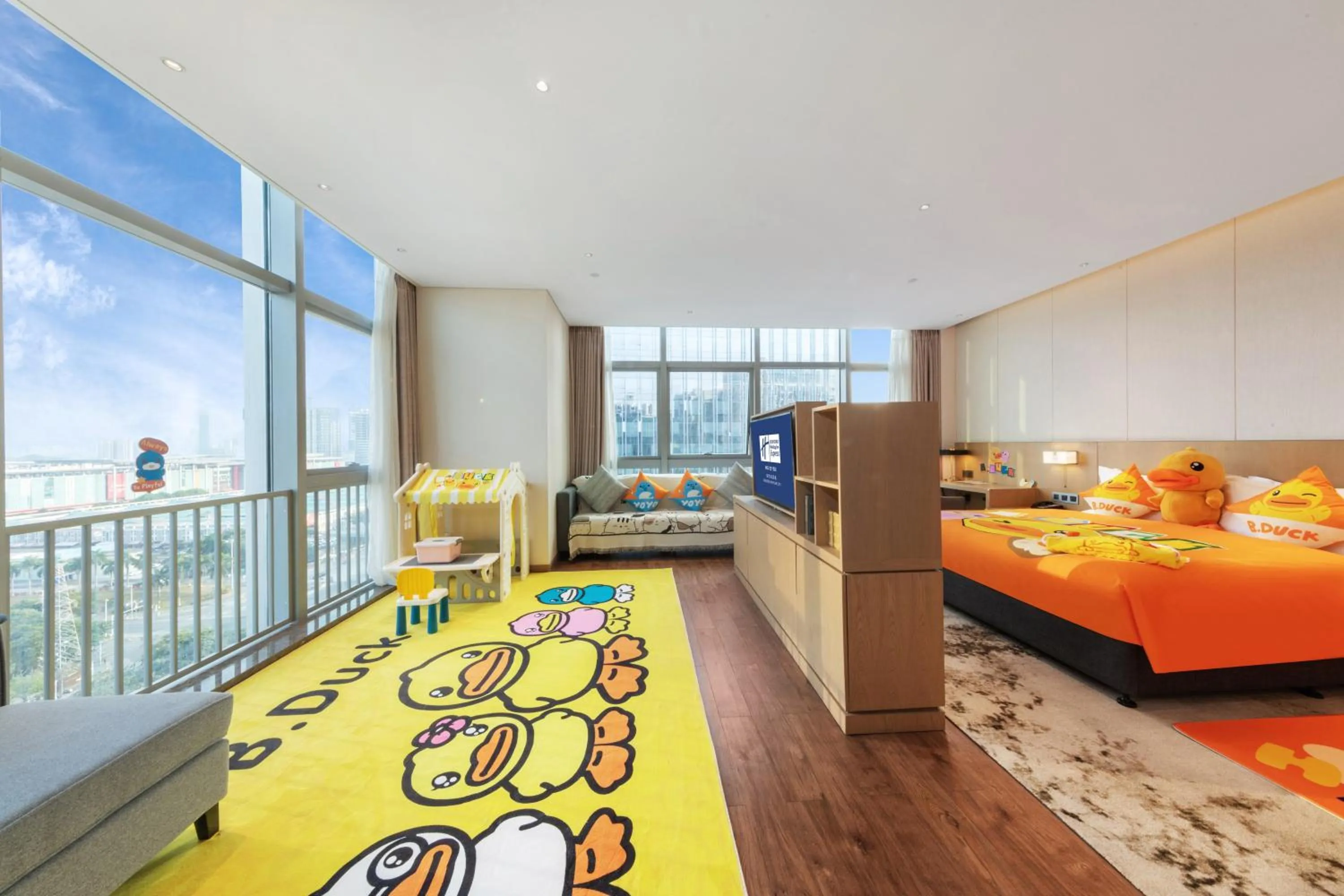 Bed in Holiday Inn Express Shenzhen Haiyuan City by IHG