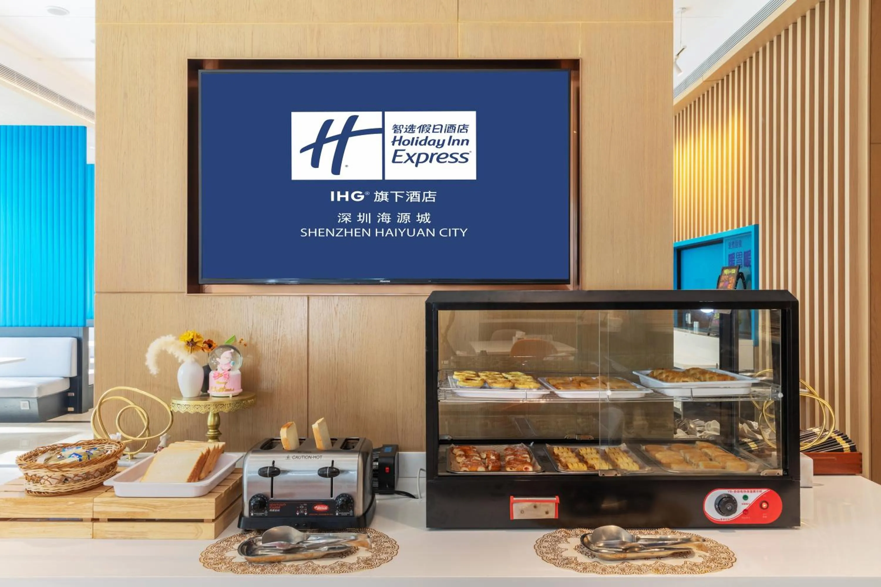 Breakfast in Holiday Inn Express Shenzhen Haiyuan City by IHG