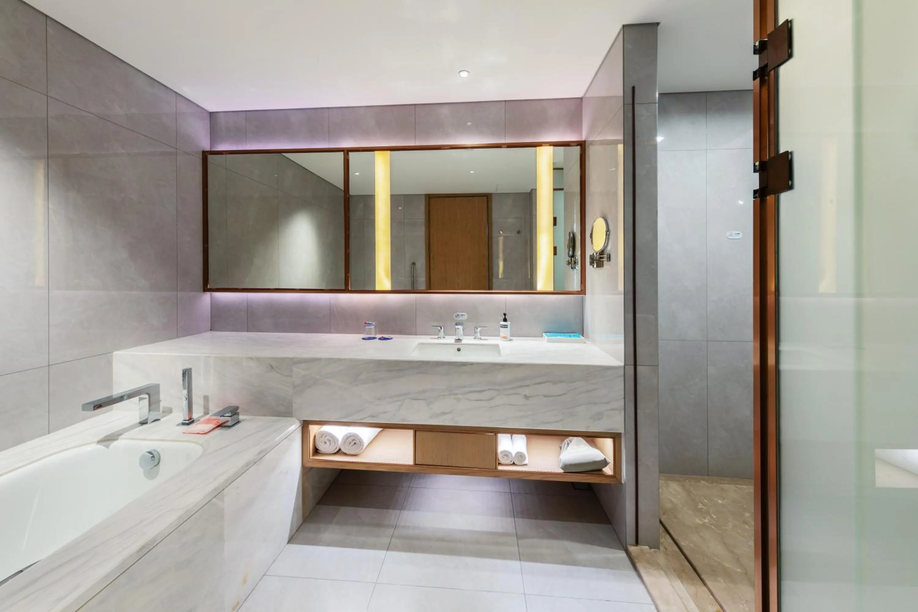 Holiday Inn Express Shenzhen Haiyuan City by IHG