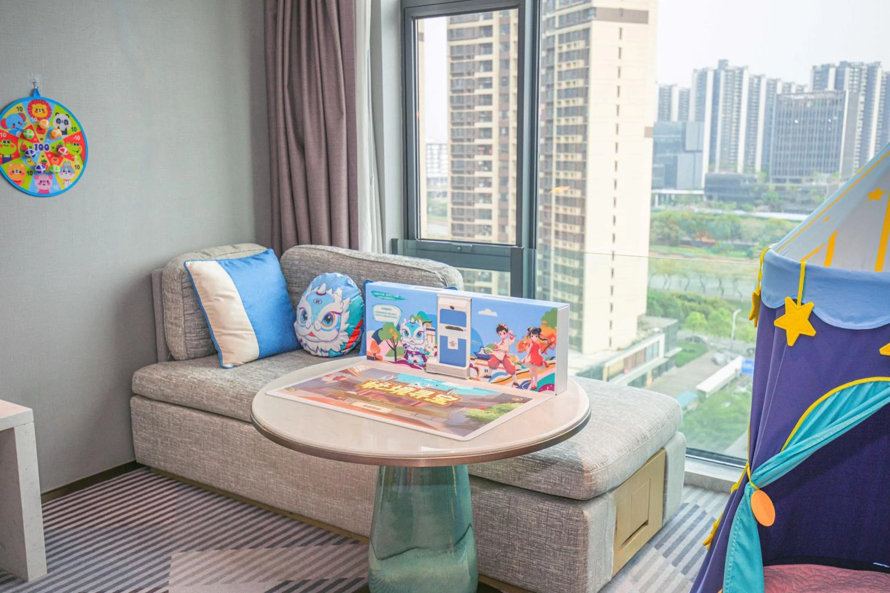 Seating area in Crowne Plaza Foshan Nanhai-an IHG Hotel