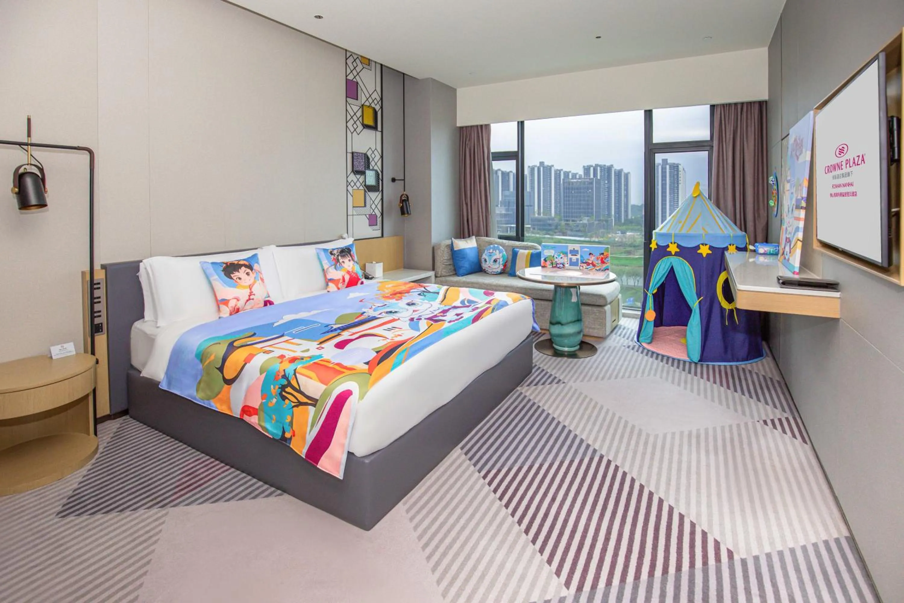 Bed in Crowne Plaza Foshan Nanhai-an IHG Hotel