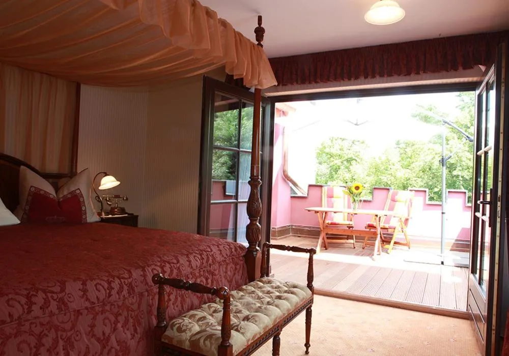 Balcony/Terrace, Bed in The Lakeside - Burghotel zu Strausberg