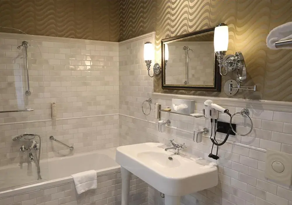 Classic Single Room in The Lakeside - Burghotel zu Strausberg Classic Single Room in The Lakeside - Burghotel zu Strausberg