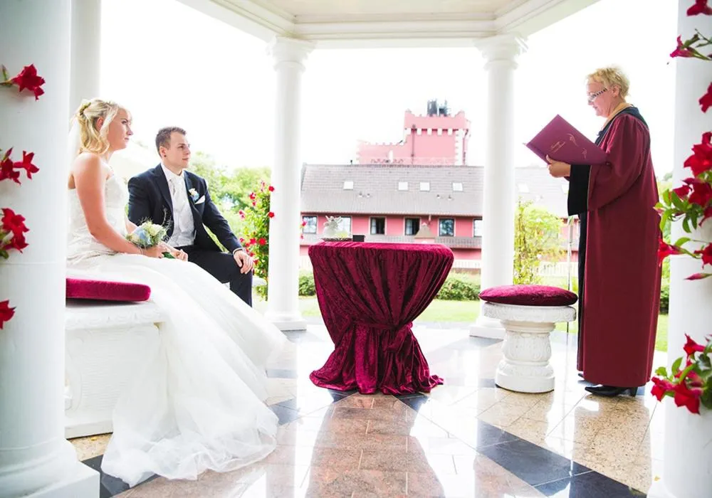 People in The Lakeside - Burghotel zu Strausberg