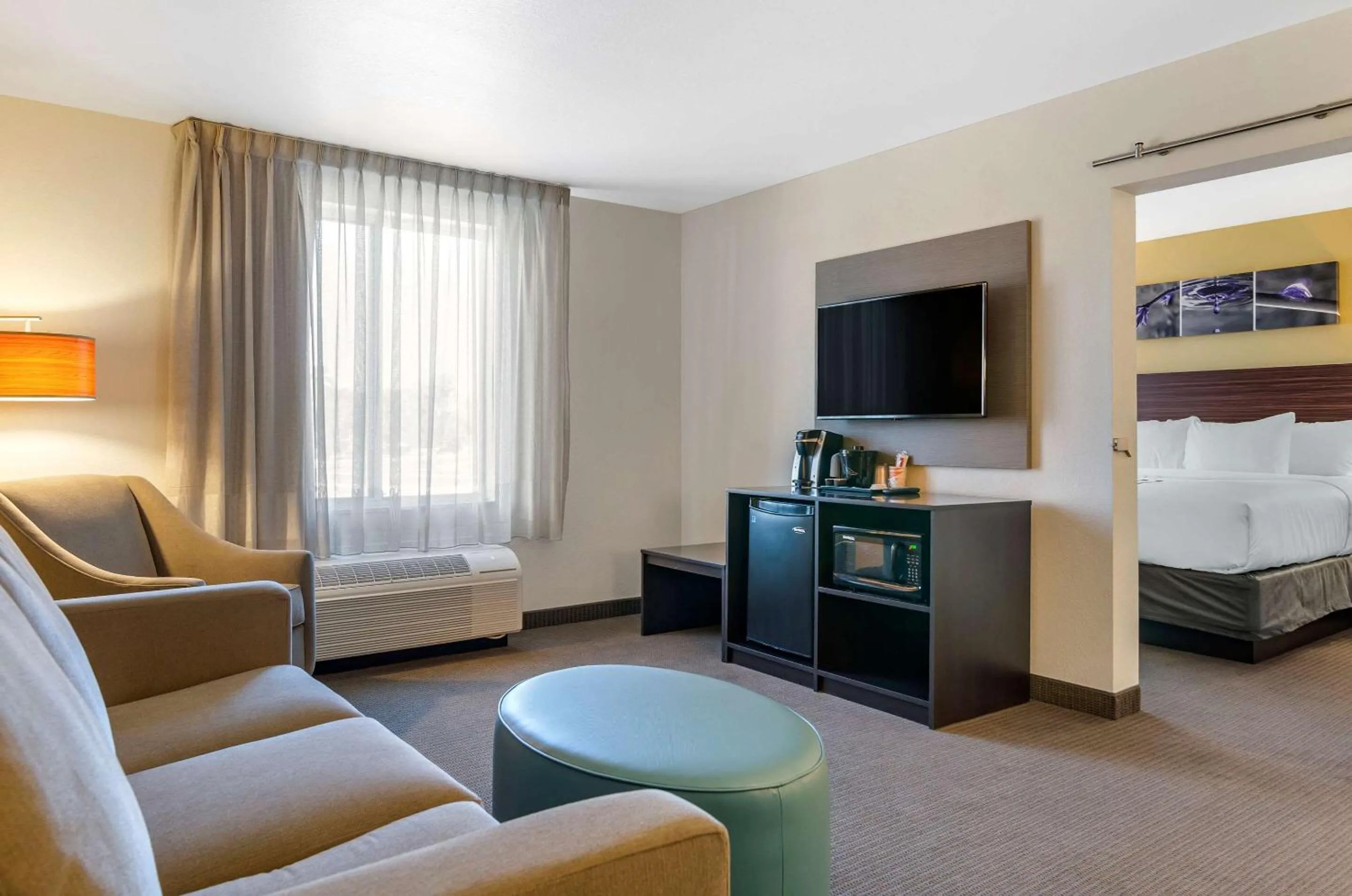 Photo of the whole room, Bed in Sleep Inn & Suites Great Falls Airport