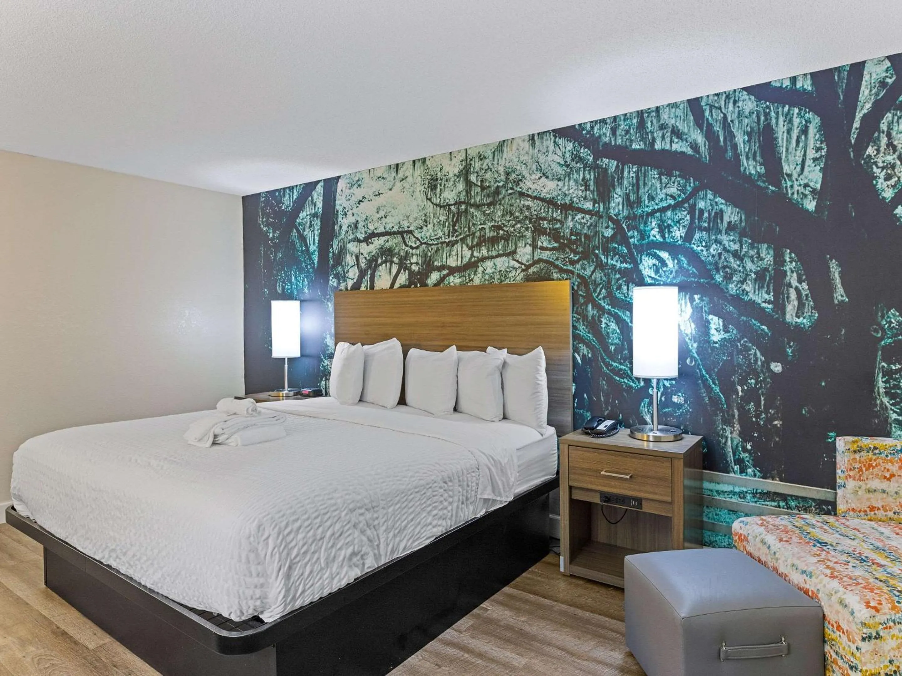 Bedroom, Bed in Clarion Pointe Savannah Gateway I-95