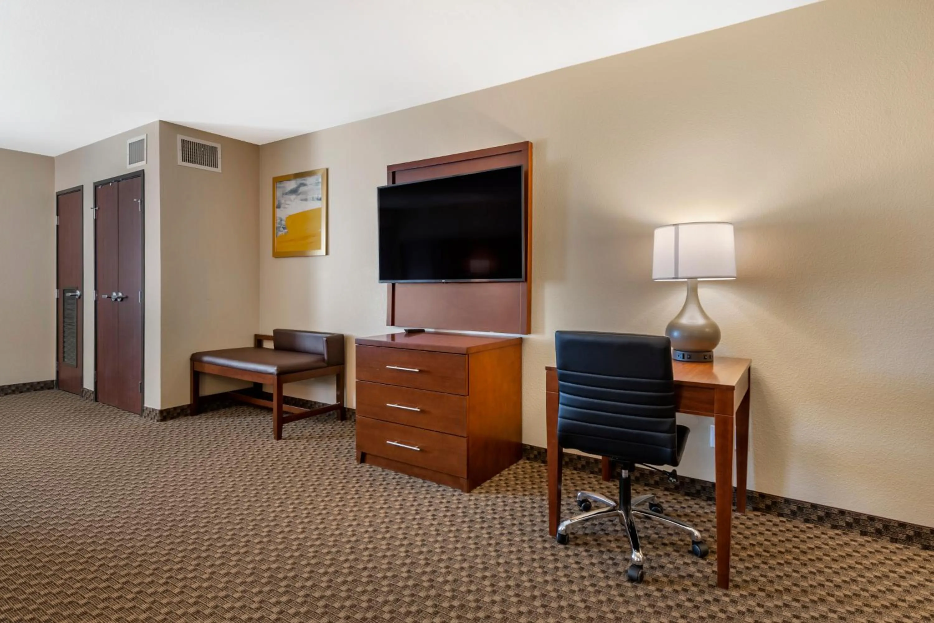 Seating area in Comfort Suites Broomfield-Boulder-Interlocken