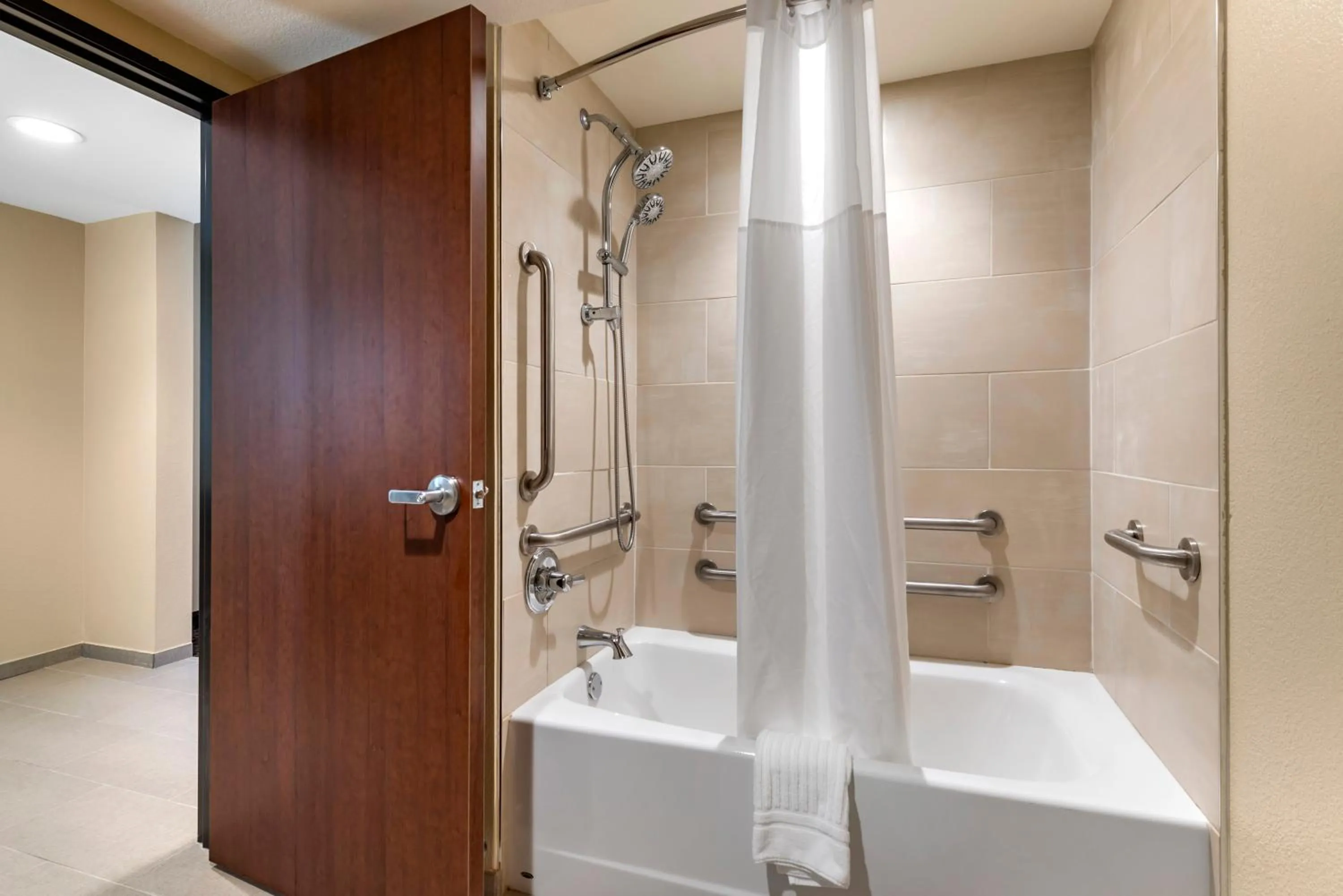 Bathroom in Comfort Suites Broomfield-Boulder-Interlocken