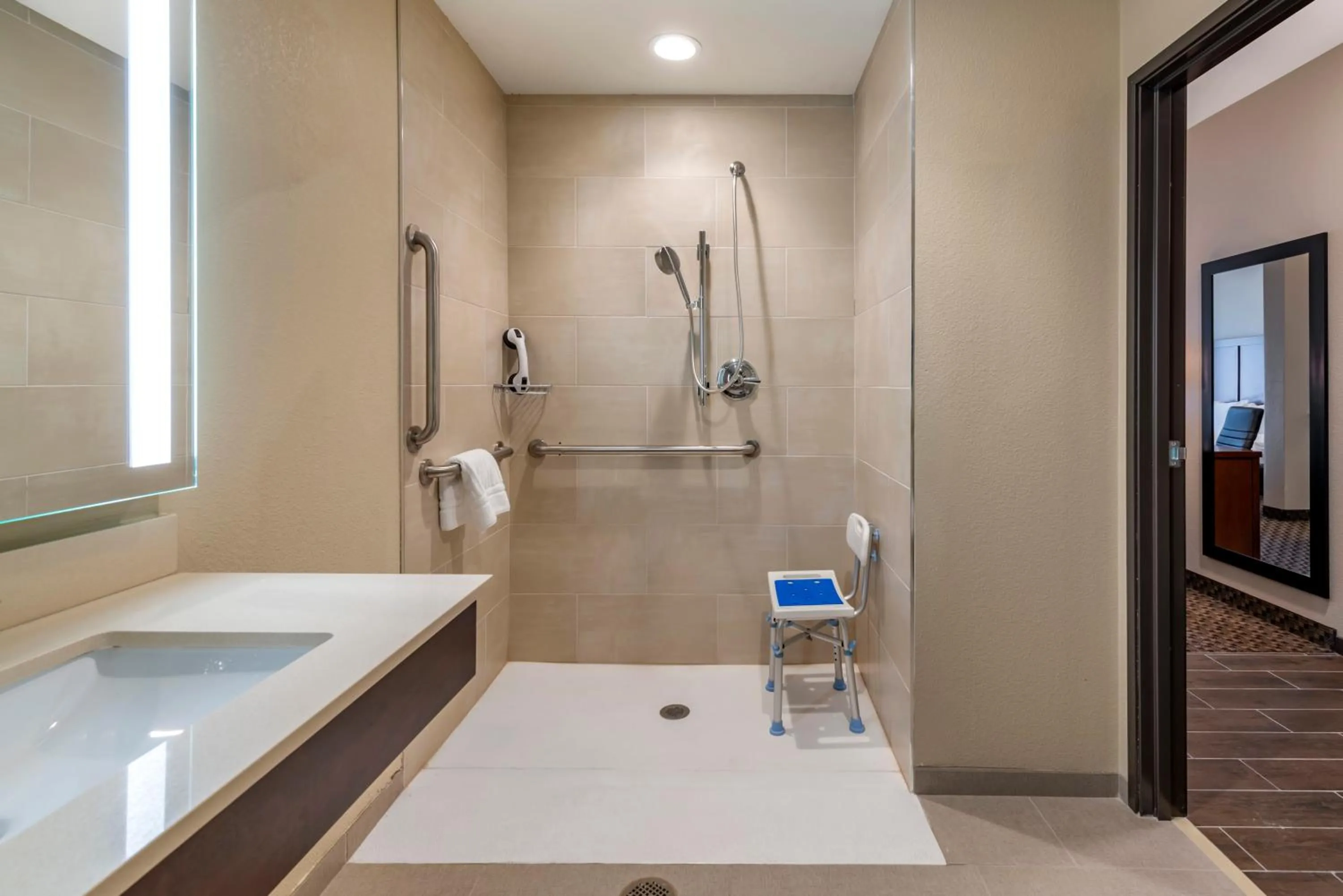 Bathroom in Comfort Suites Broomfield-Boulder-Interlocken