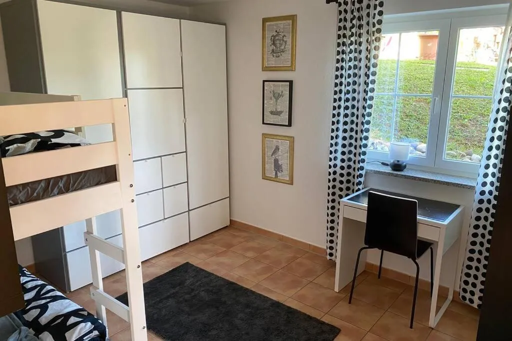 Das Schneckenhaus - Ferienwohnung mit Pool & Seeblick