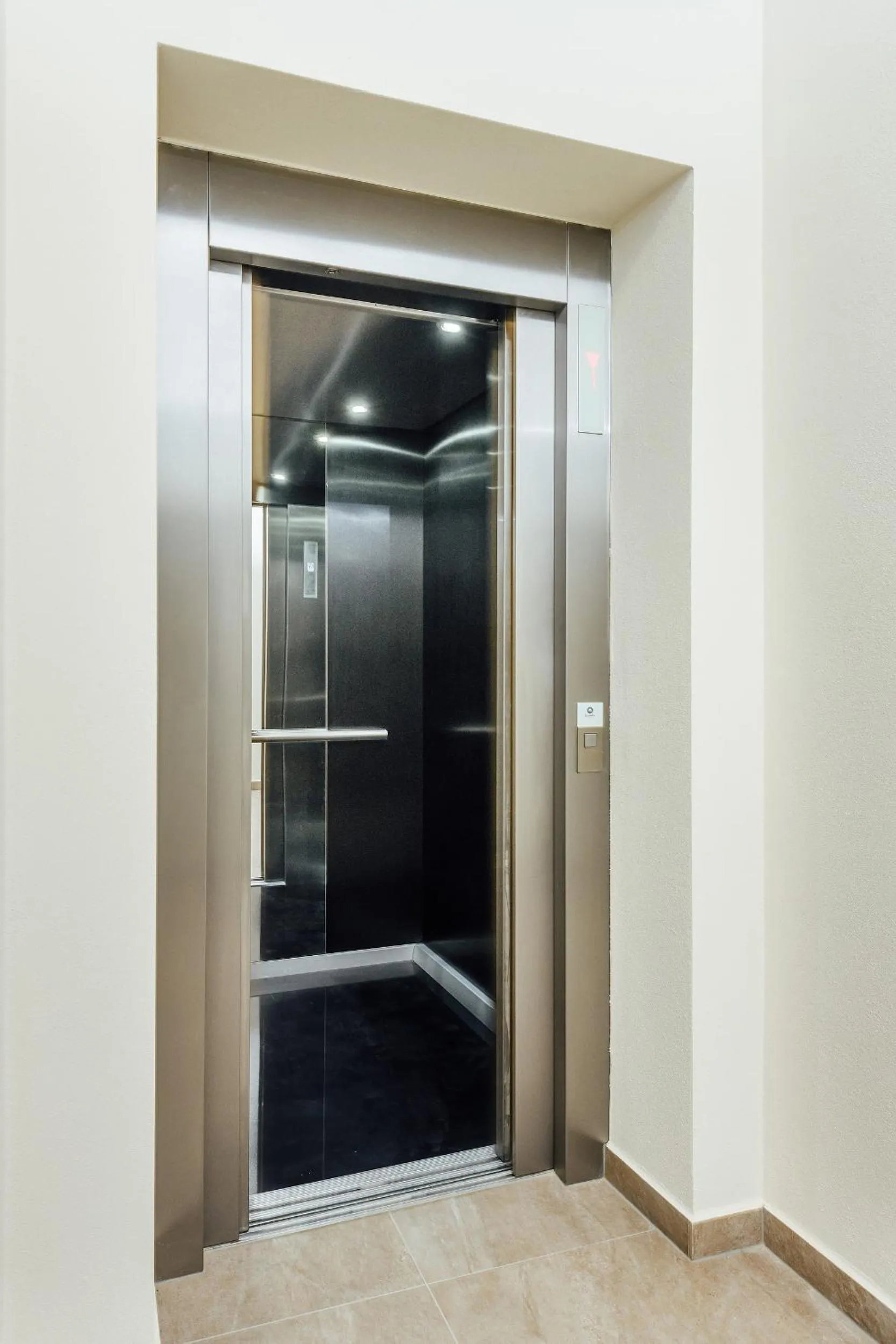 elevator in Apartmánový dom GRAND - Contactless Check In