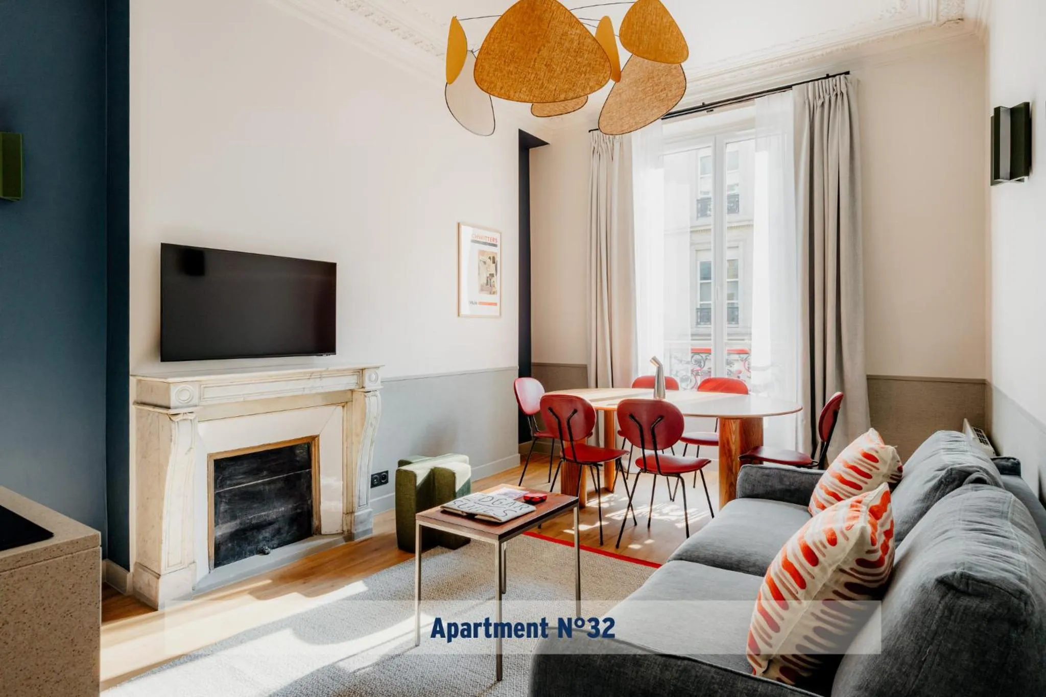 TV and multimedia in Edgar Suites Saint-Lazare - Amsterdam