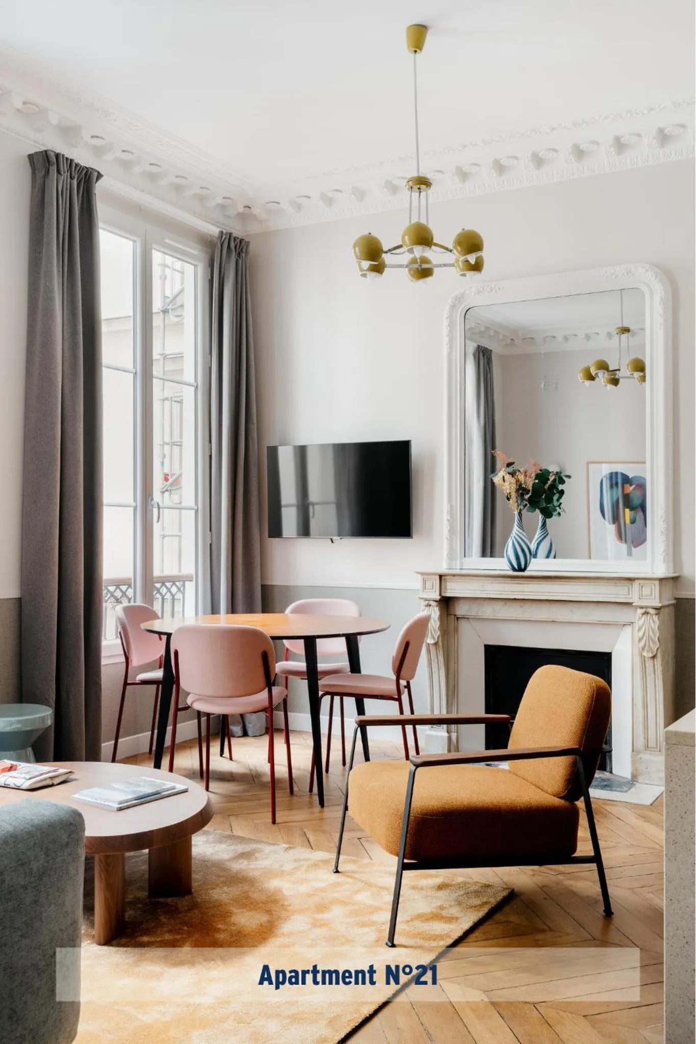 TV and multimedia in Edgar Suites Saint-Lazare - Amsterdam