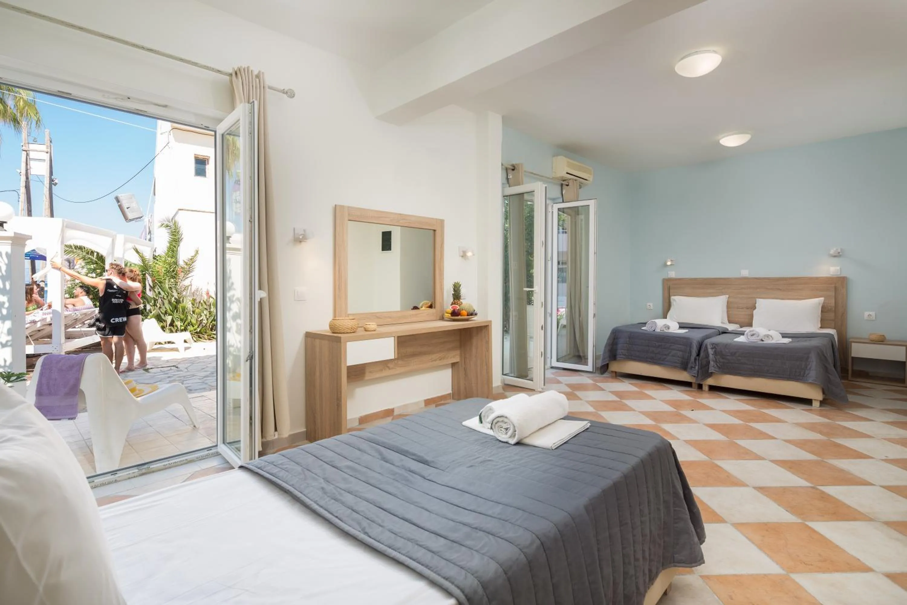 Paralia studios
