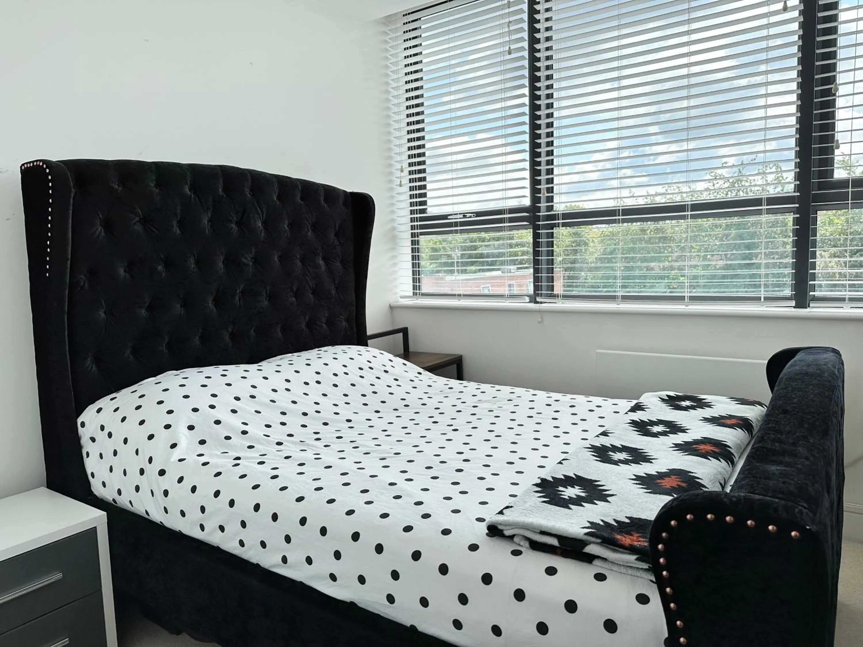 Bed in Comfort Stay Apartment in the heart of Haywards Heath
