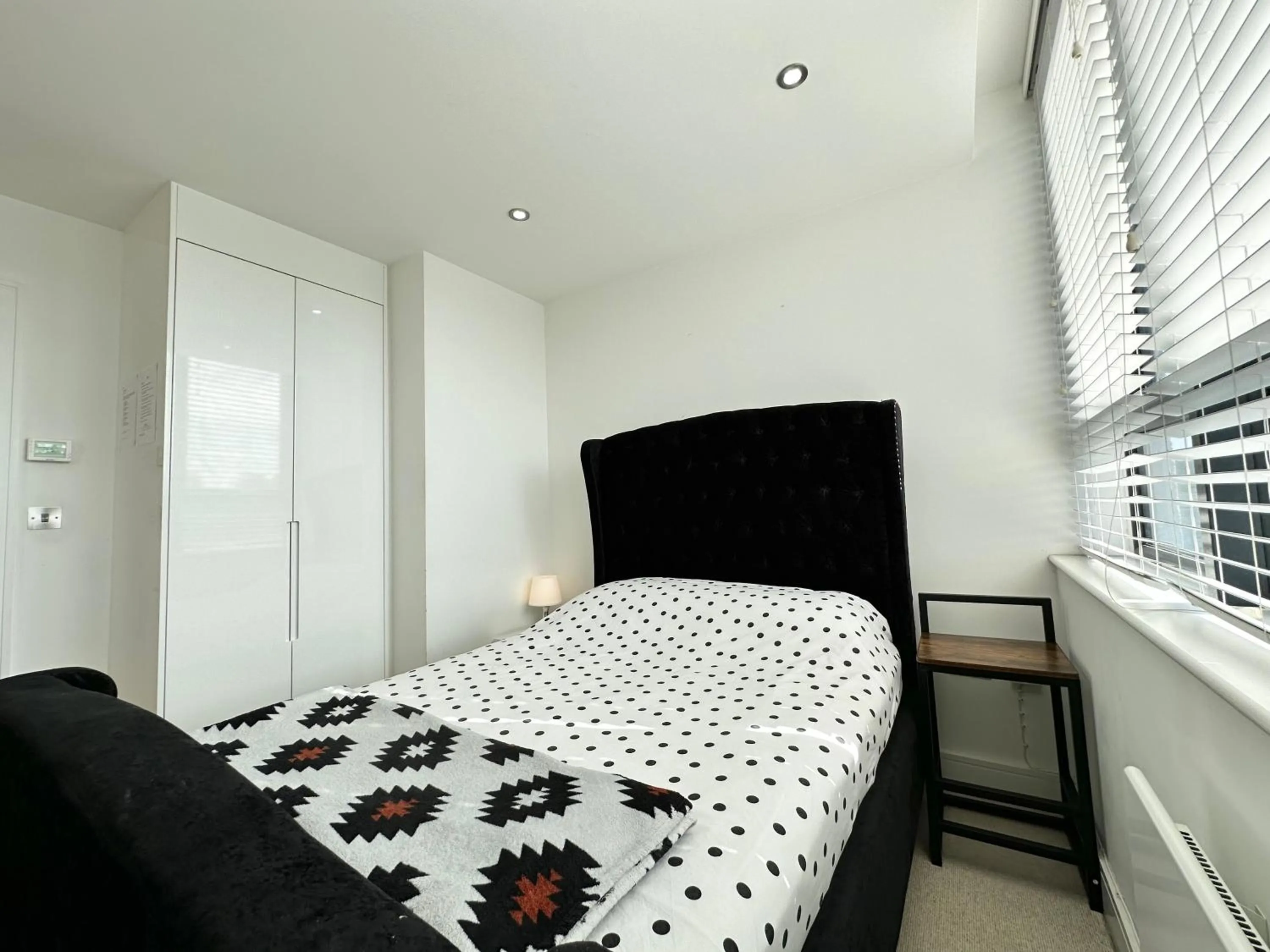 Bed in Comfort Stay Apartment in the heart of Haywards Heath