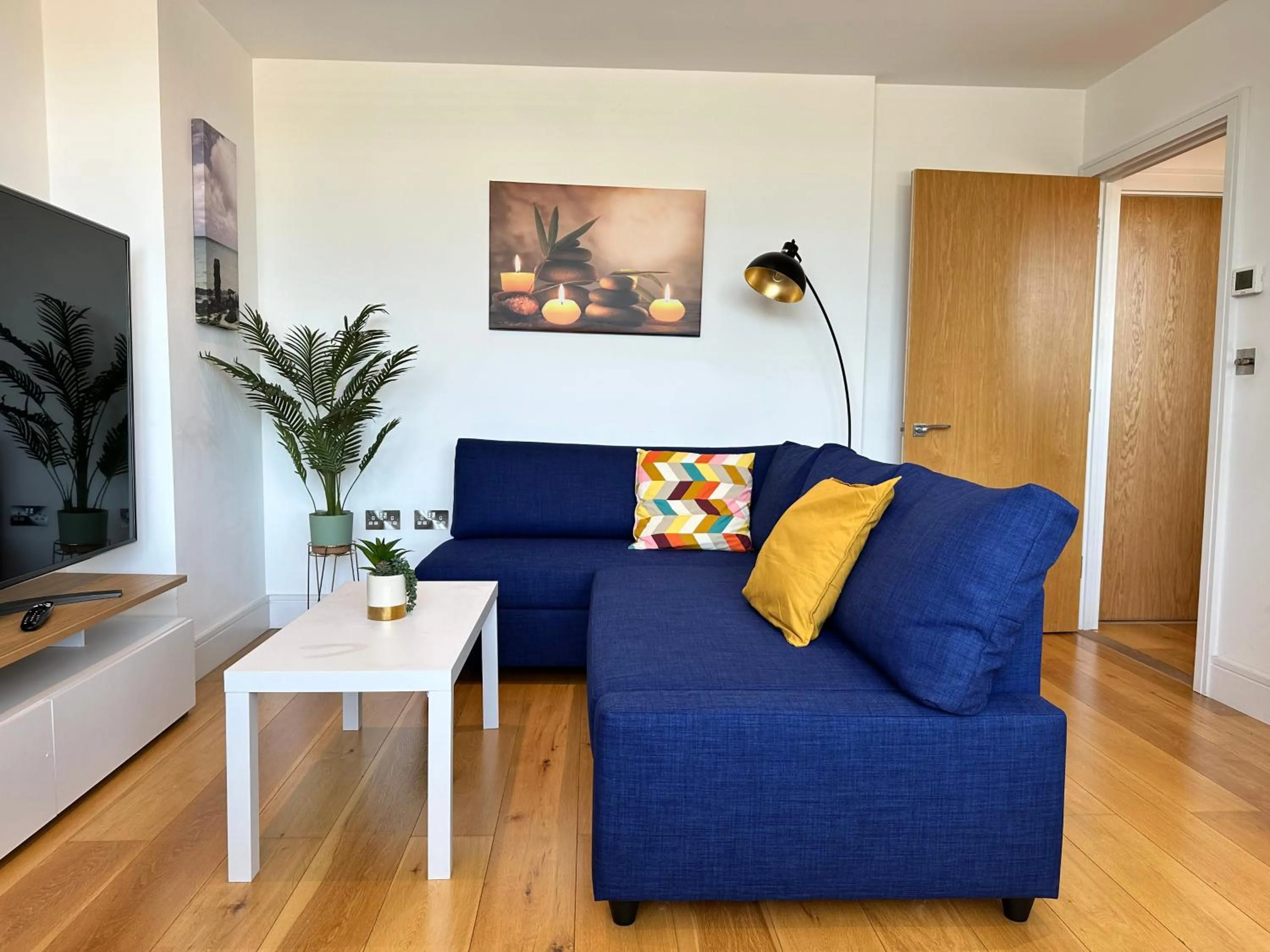 Living room in Comfort Stay Apartment in the heart of Haywards Heath