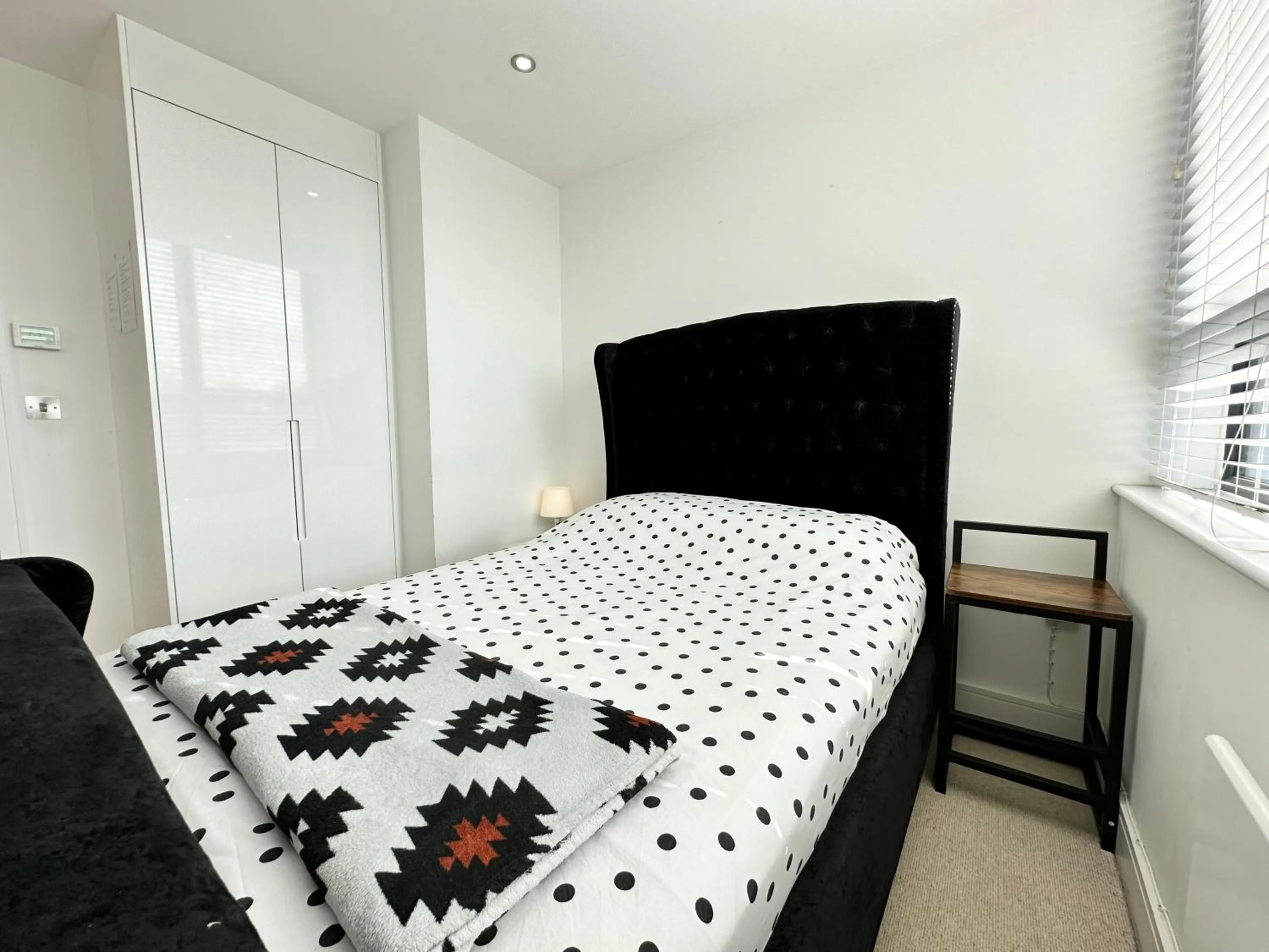 Bed in Comfort Stay Apartment in the heart of Haywards Heath