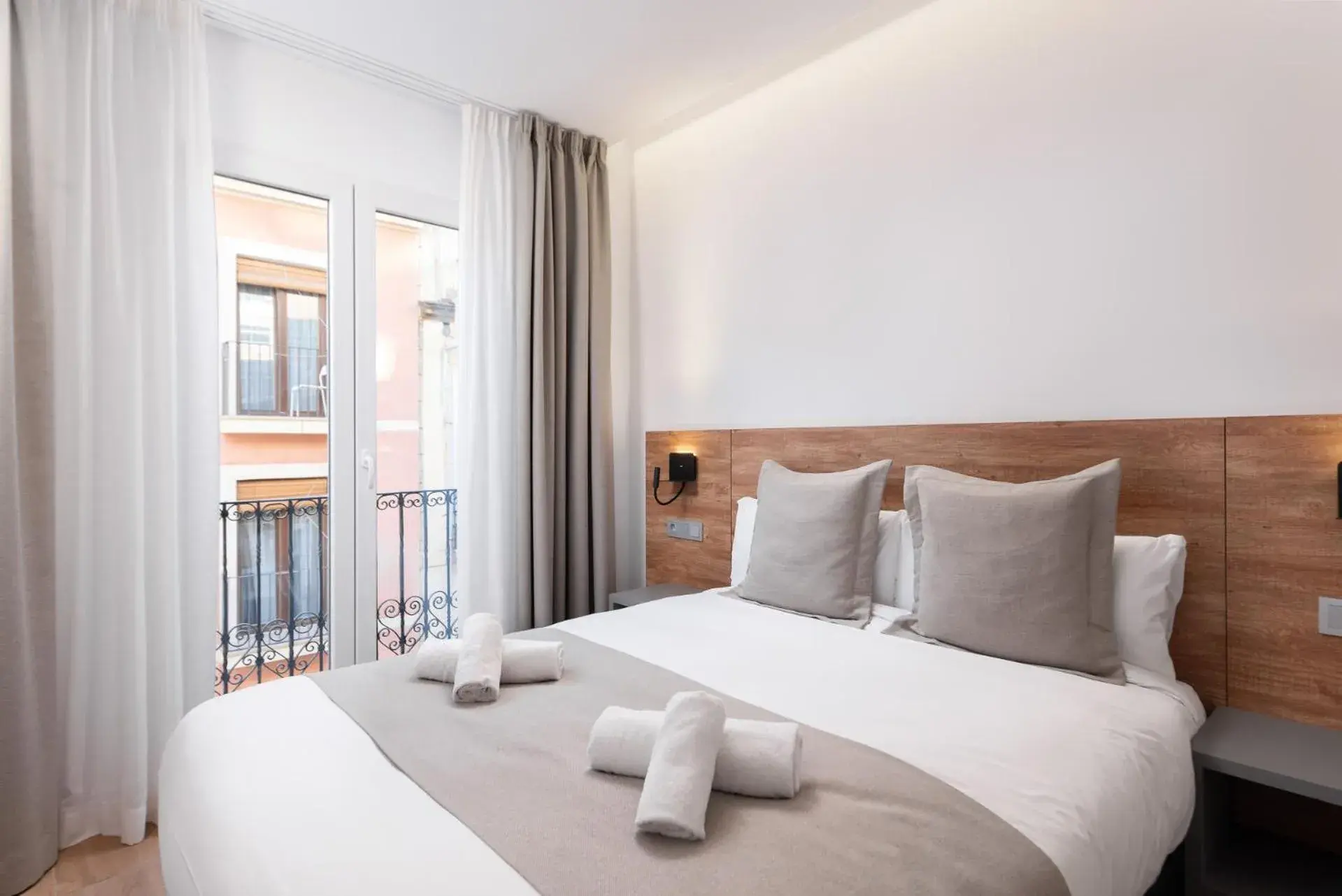 Double or Twin Room in VIL5 by Be Alicante Double or Twin Room in VIL5 by Be Alicante