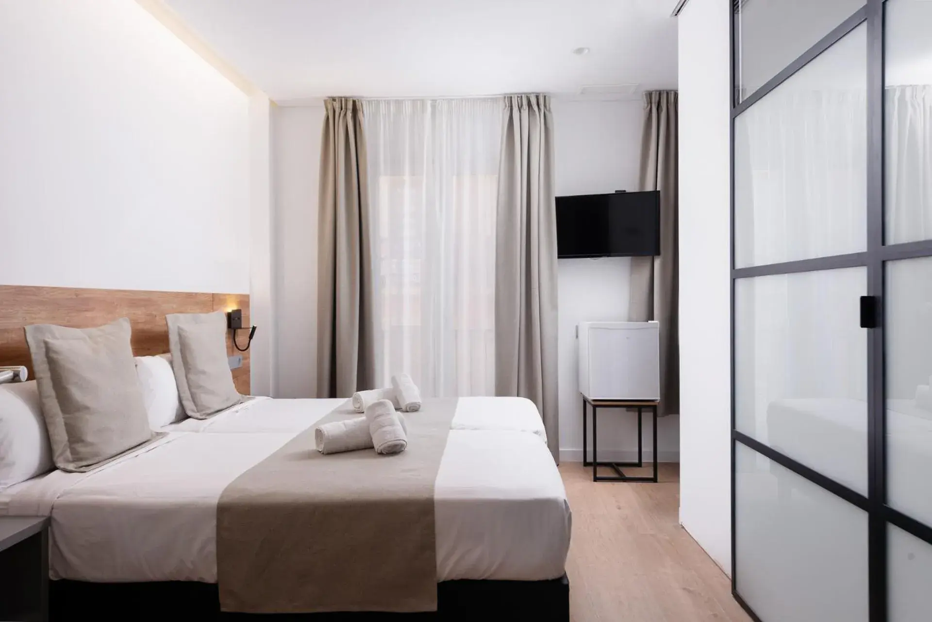 Double or Twin Room in VIL5 by Be Alicante Double or Twin Room in VIL5 by Be Alicante
