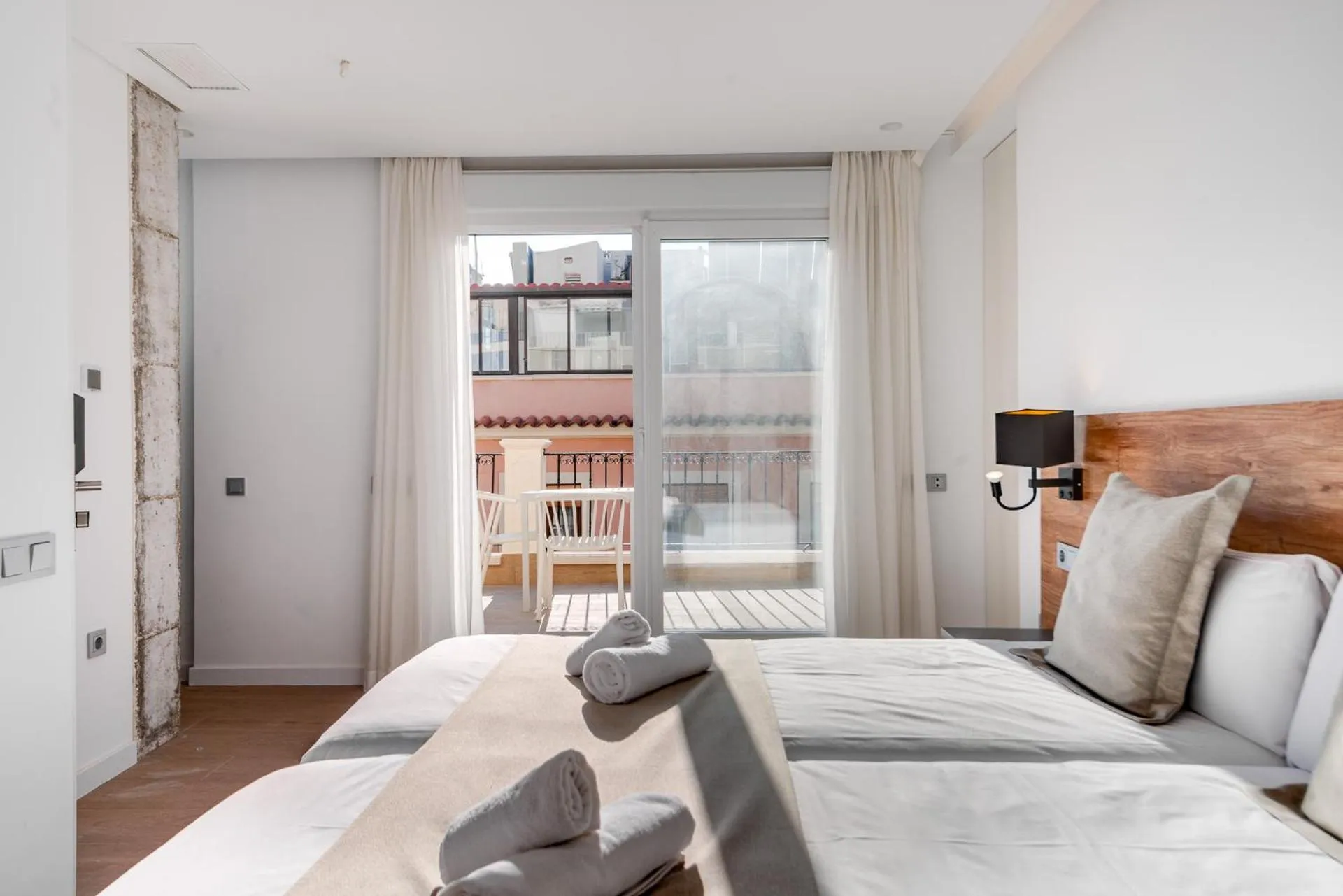 Balcony/Terrace, Bed in VIL5 by Be Alicante