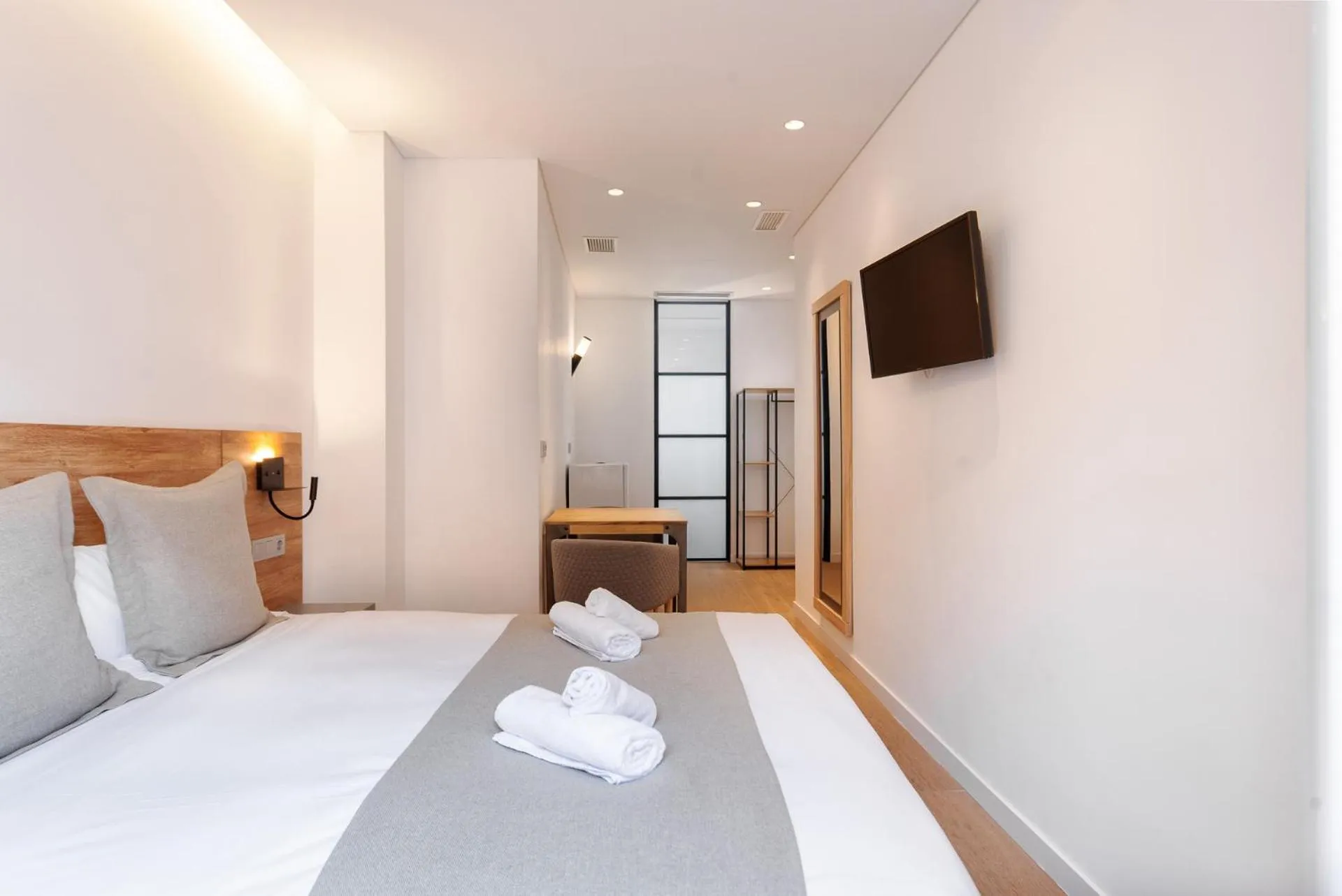 TV and multimedia, Bed in VIL5 by Be Alicante