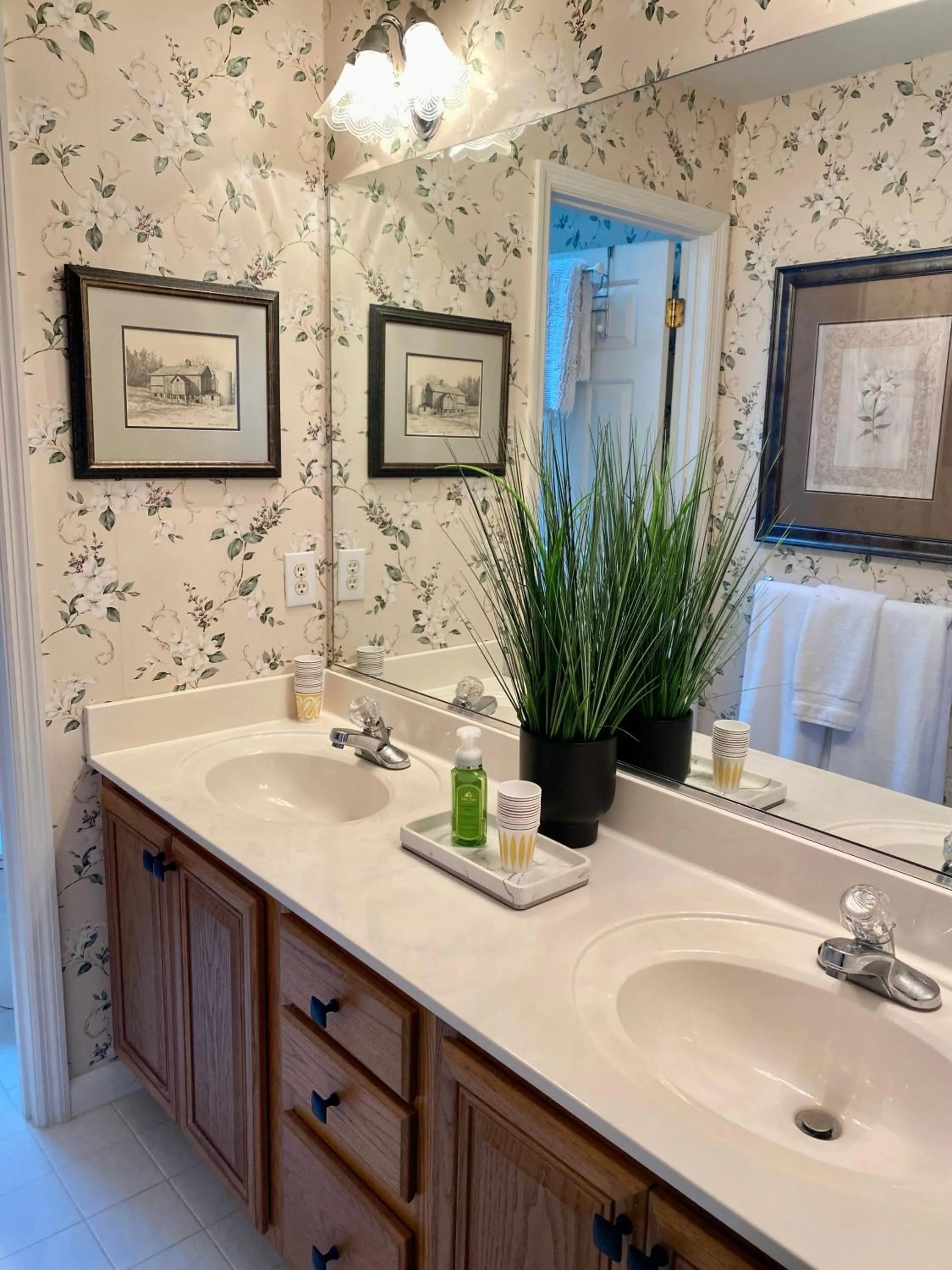 Suite Melissa's Pinehurst Country Club #6 Private Room and Bath