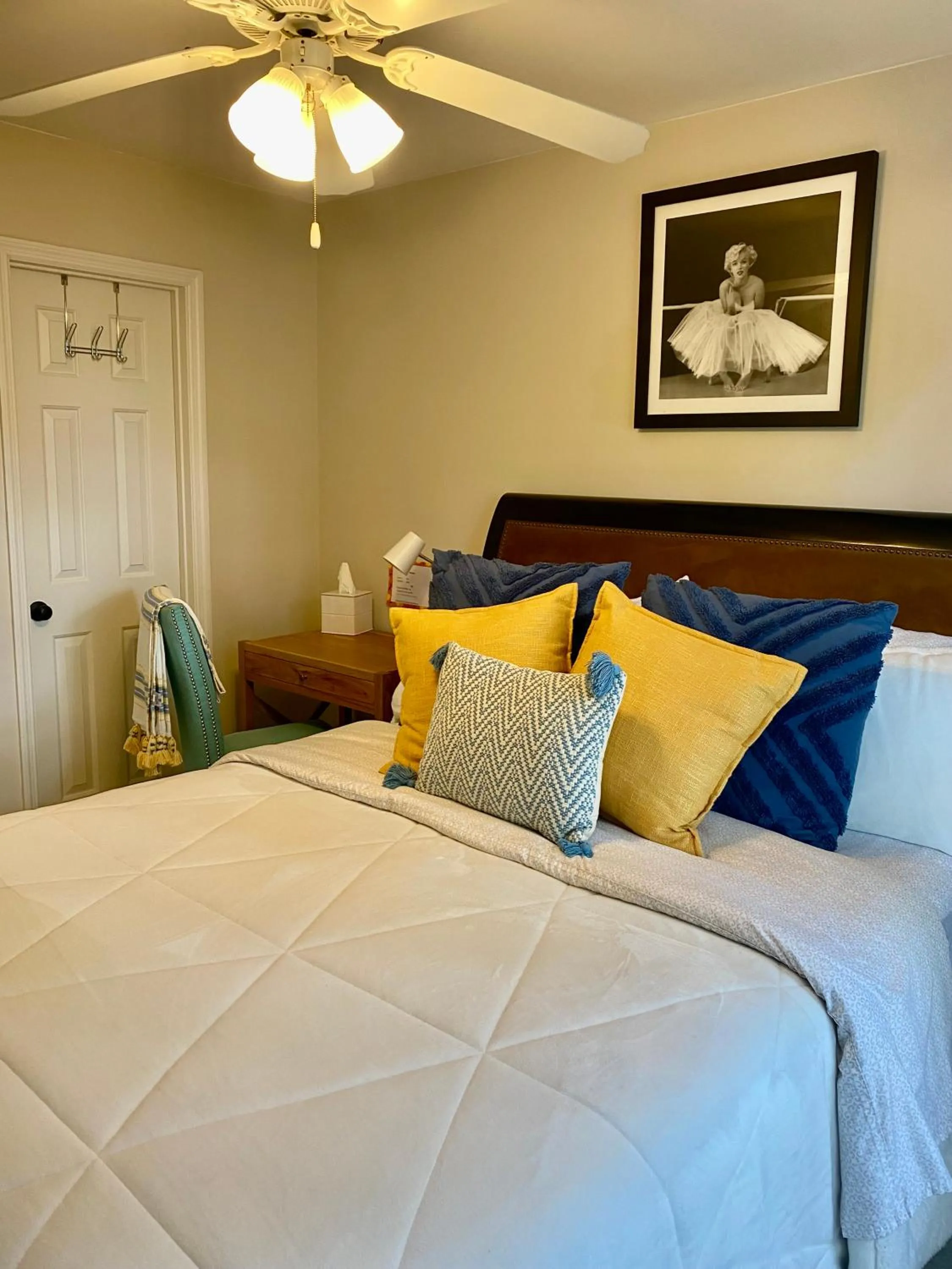 Bed in Suite Melissa's Pinehurst Country Club #6 Private Room and Bath