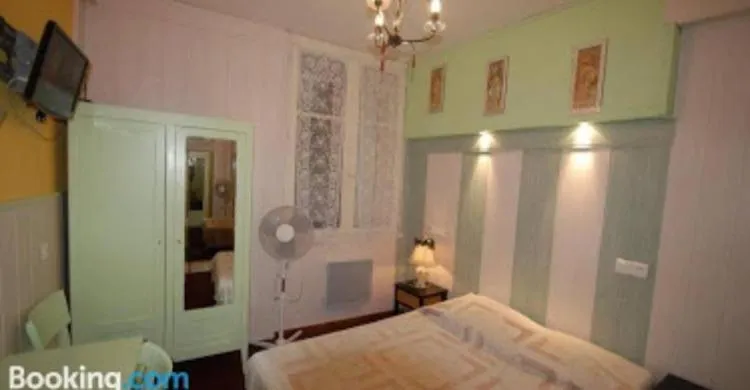 Bed in Notre Dame AUXILIATRICE