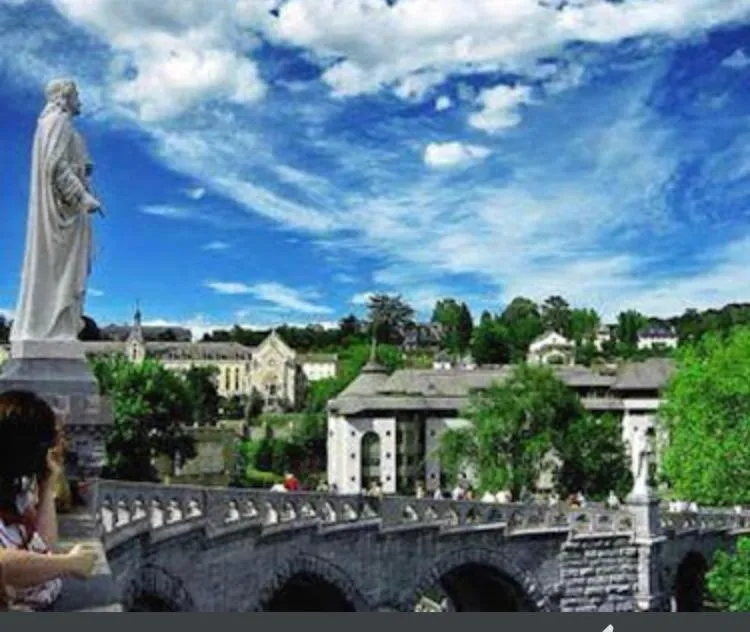 Property building in Notre Dame AUXILIATRICE