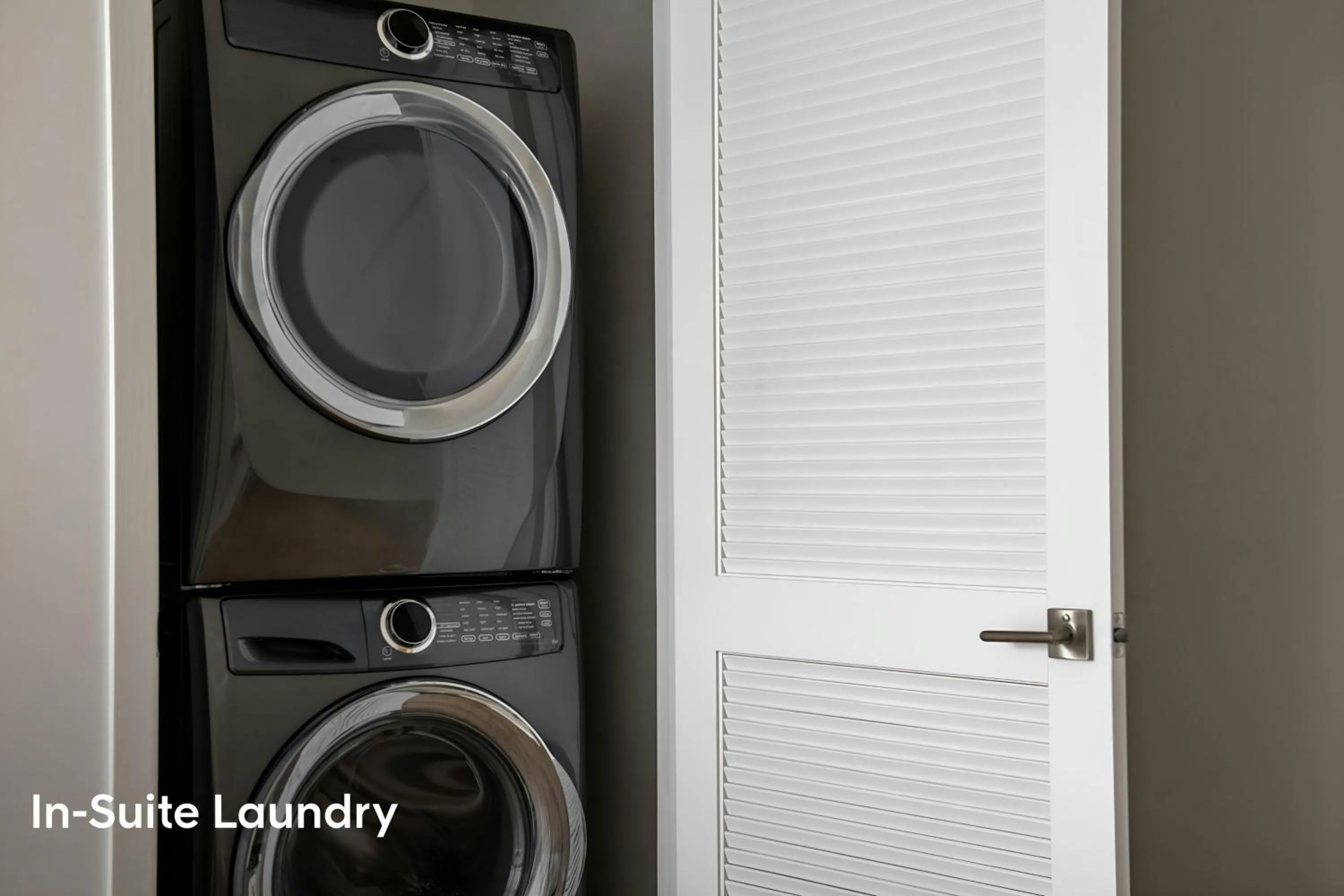 Photo of the whole room in Sonder by Marriott Bonvoy Le Guerin Apartments Le Plateau-Mont-Royal