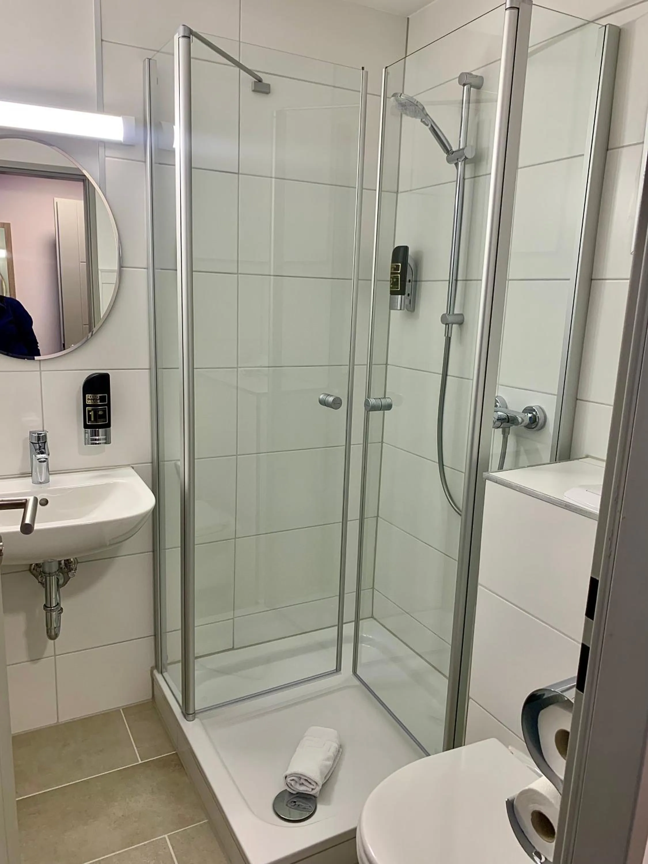 Shower in Hotel zur Flüh