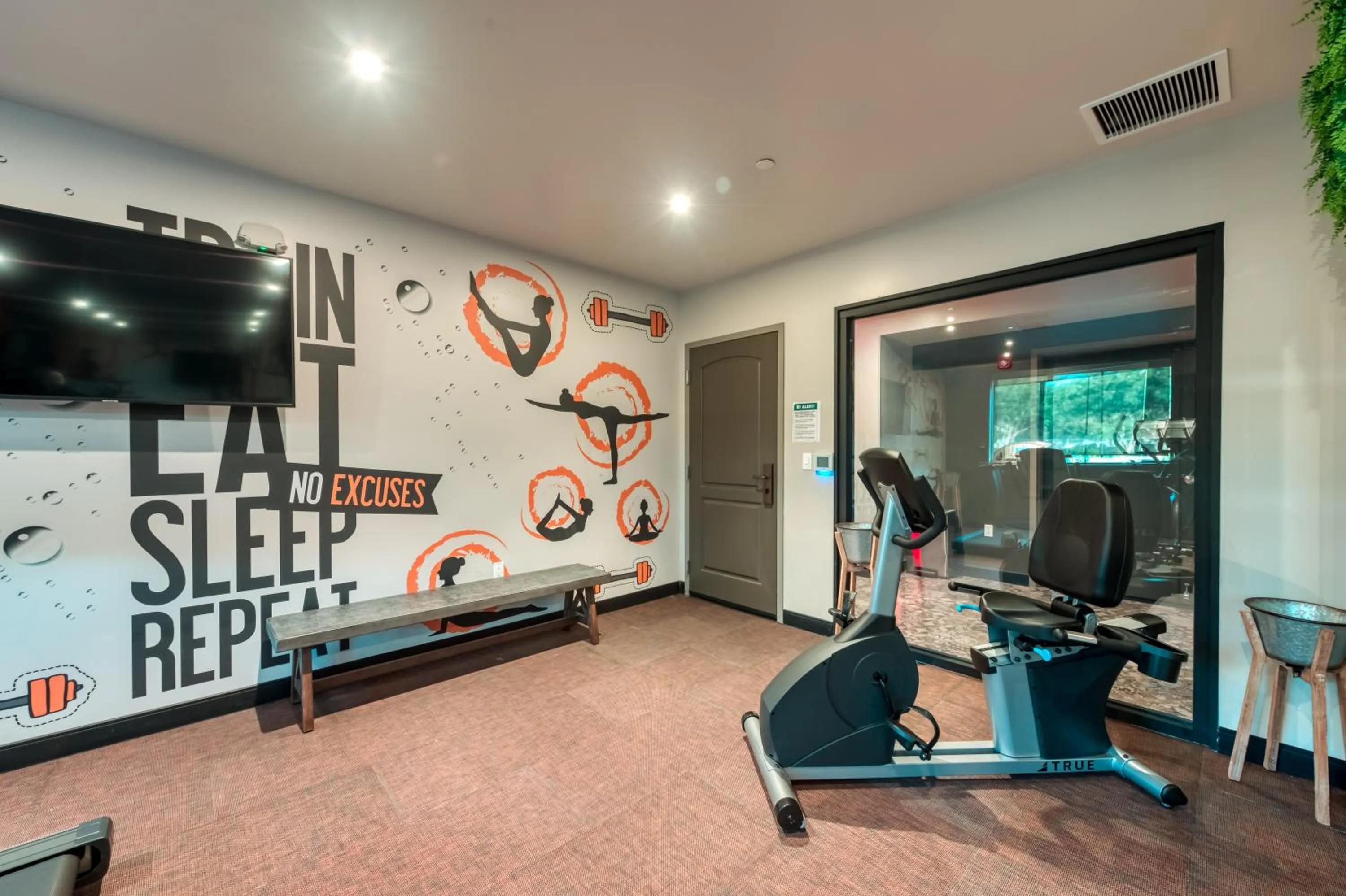 Fitness centre/facilities in Hotel Lexen Newhall & Santa Clarita - Near Six Flags Magic Mountain