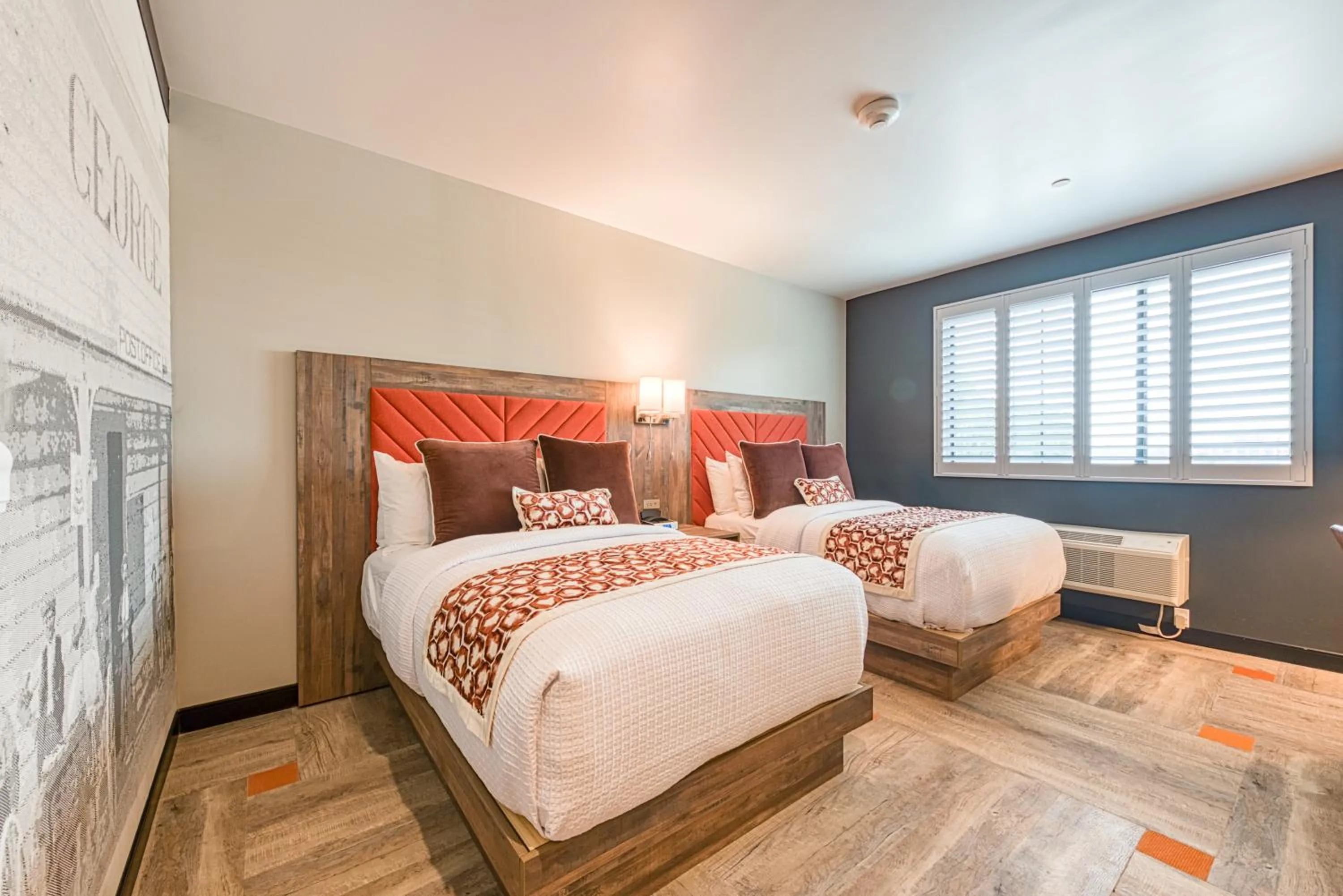 Bed in Hotel Lexen Newhall & Santa Clarita - Near Six Flags Magic Mountain