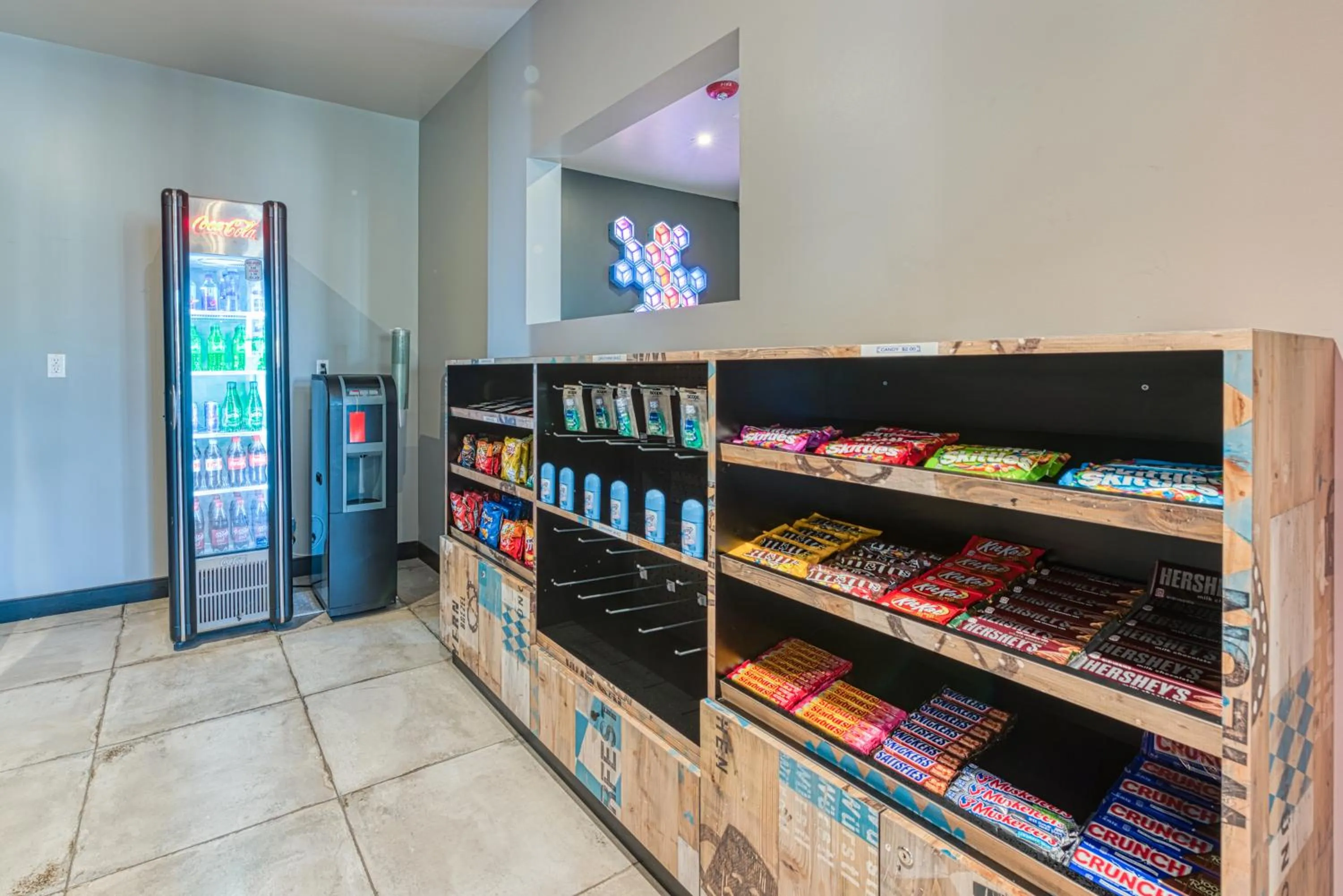 On-site shops in Hotel Lexen Newhall & Santa Clarita - Near Six Flags Magic Mountain