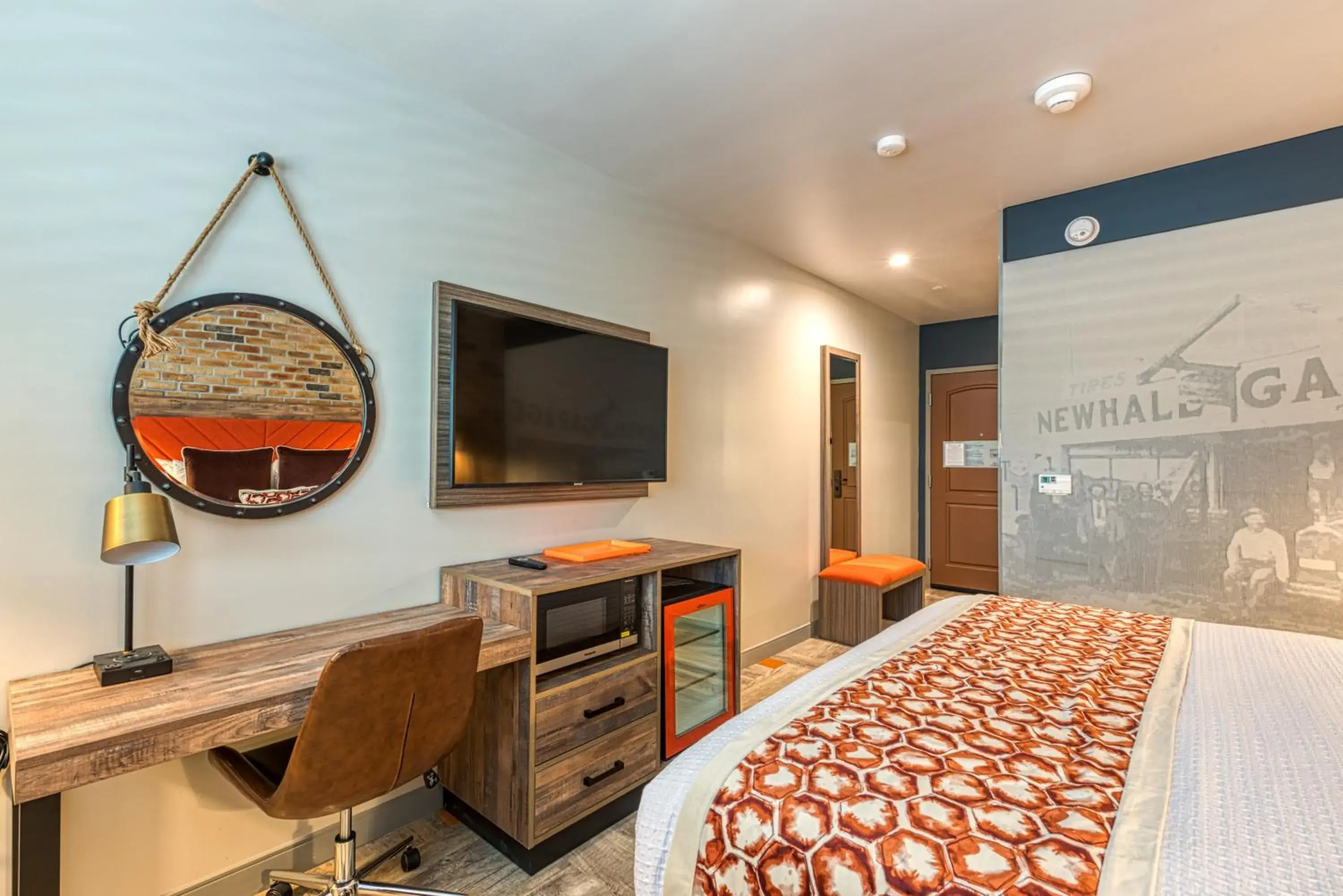 Deluxe King Room in Hotel Lexen Newhall & Santa Clarita - Near Six Flags Magic Mountain Deluxe King Room in Hotel Lexen Newhall & Santa Clarita - Near Six Flags Magic Mountain