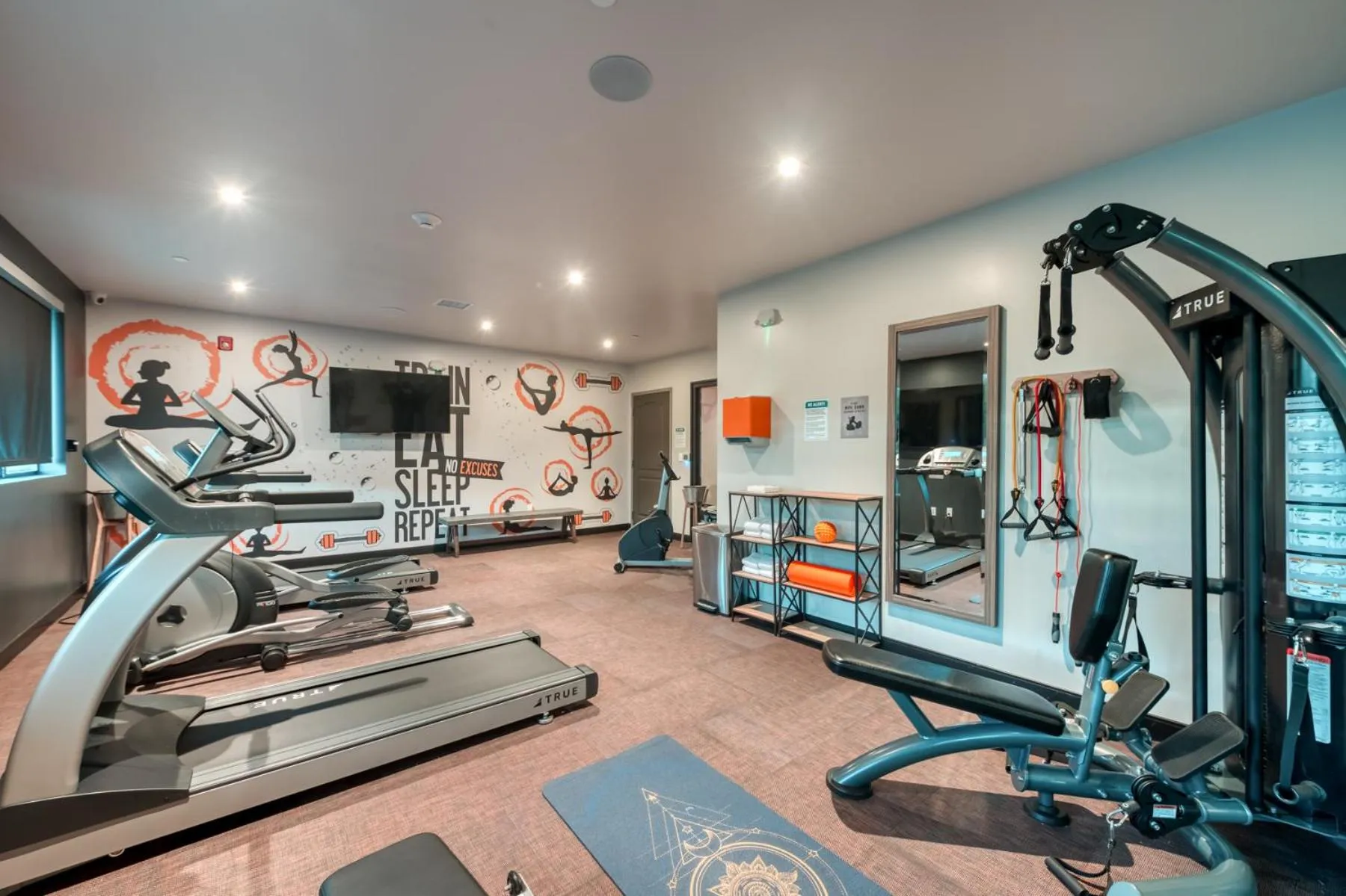 Fitness centre/facilities in Hotel Lexen Newhall & Santa Clarita - Near Six Flags Magic Mountain