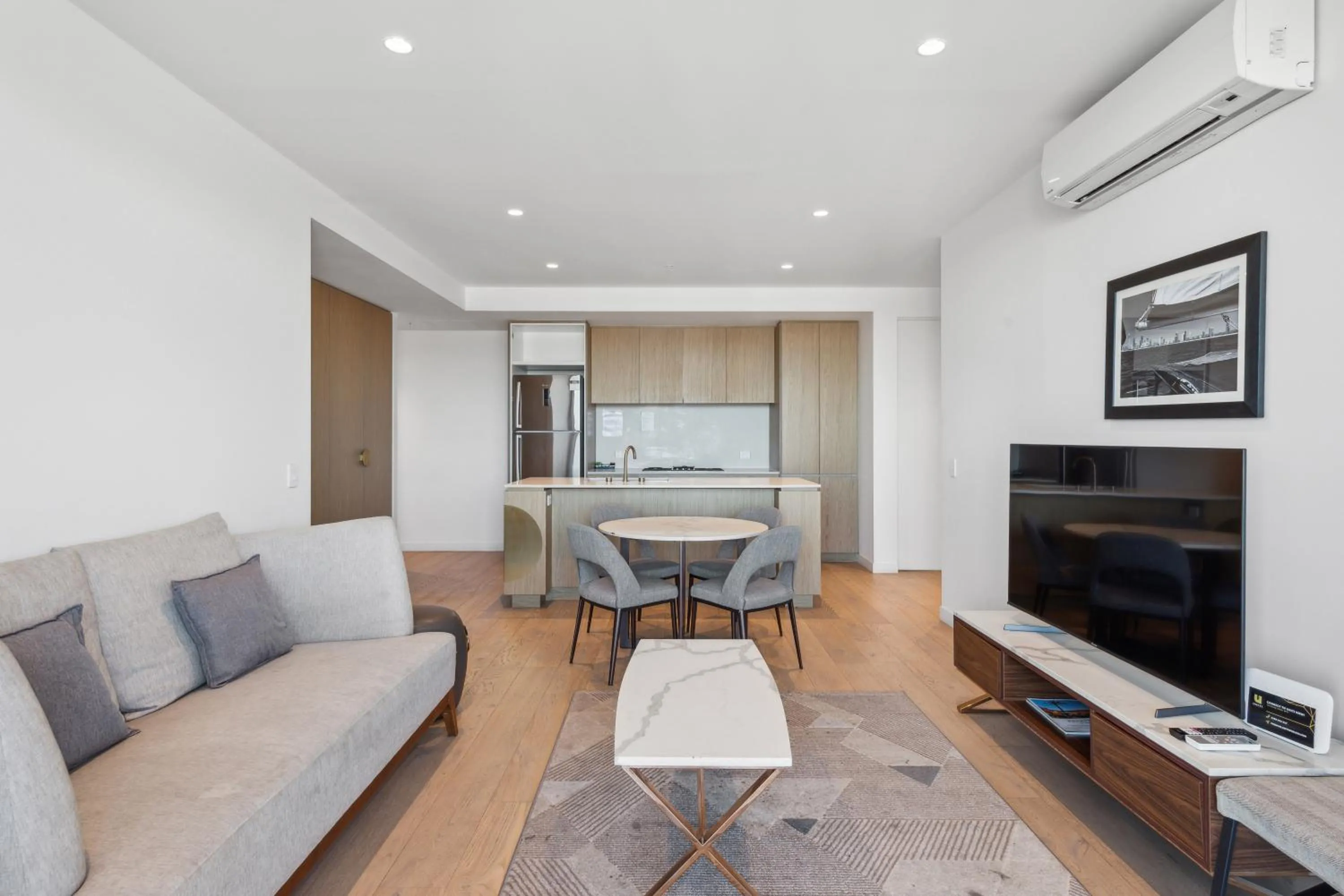 TV and multimedia in Realm Apartments by CLLIX