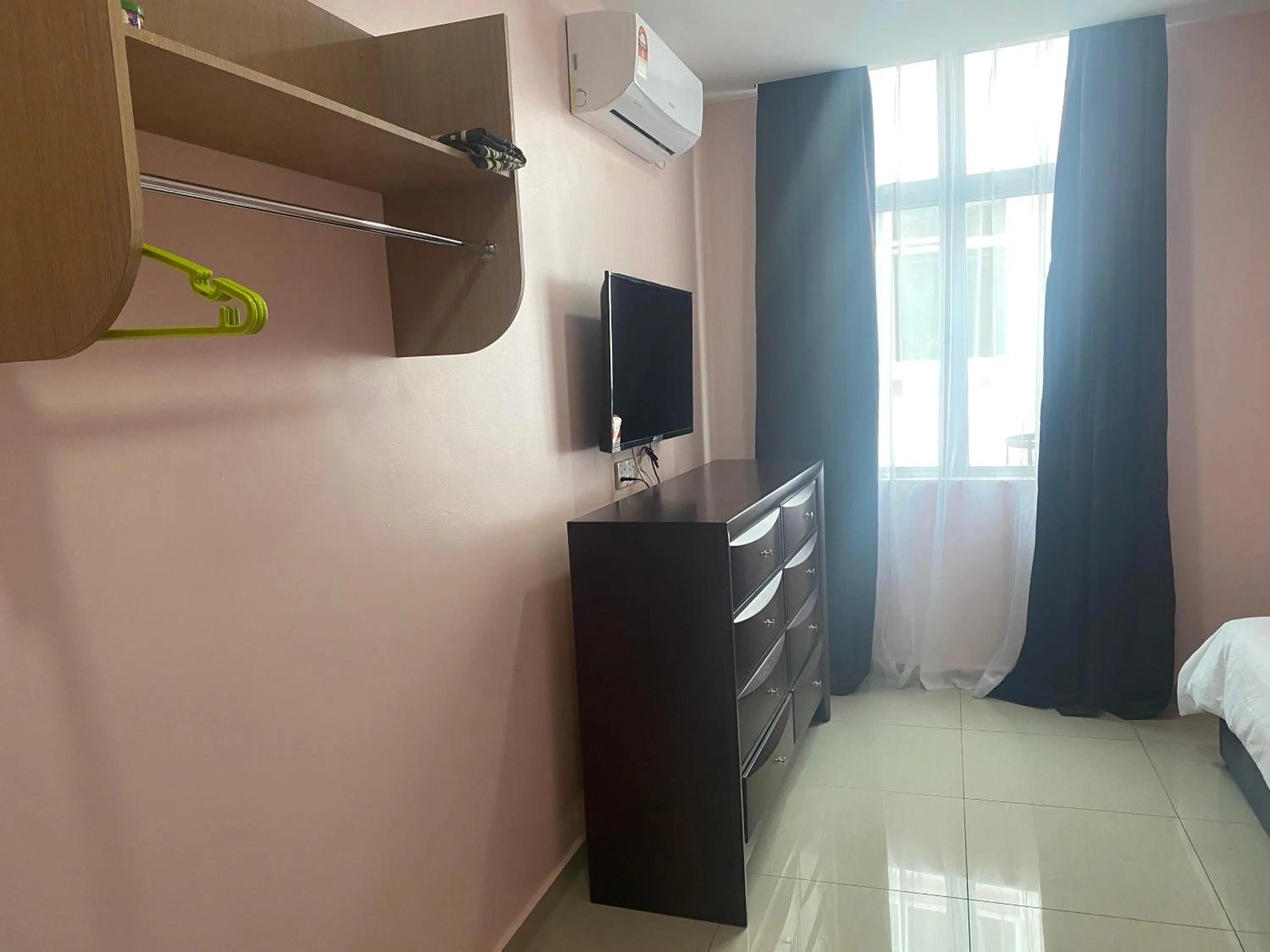 TV and multimedia, Bed in HOTEL SAKIRAH