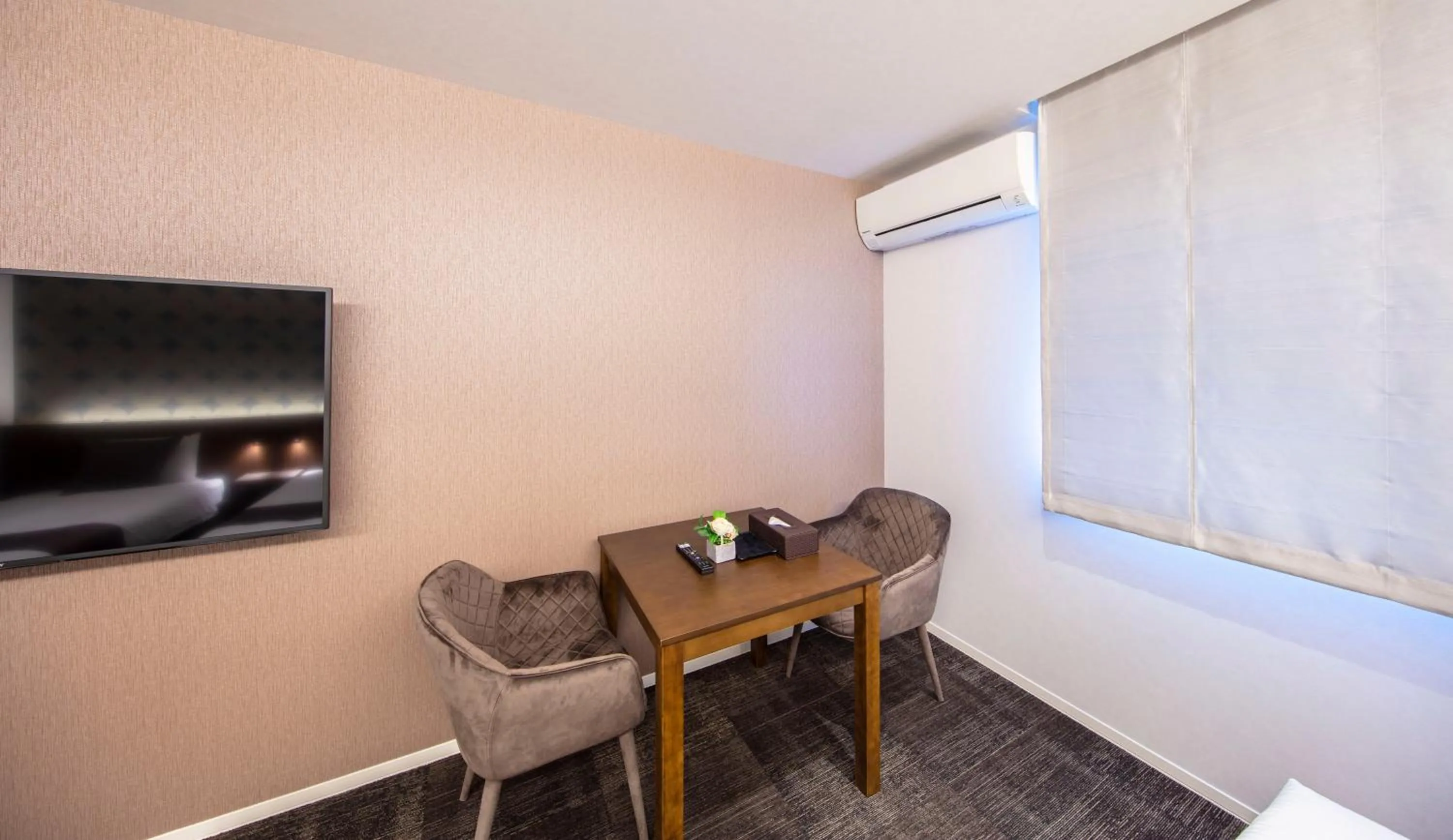 Photo of the whole room in GRAND BASE Okayama Ekimae