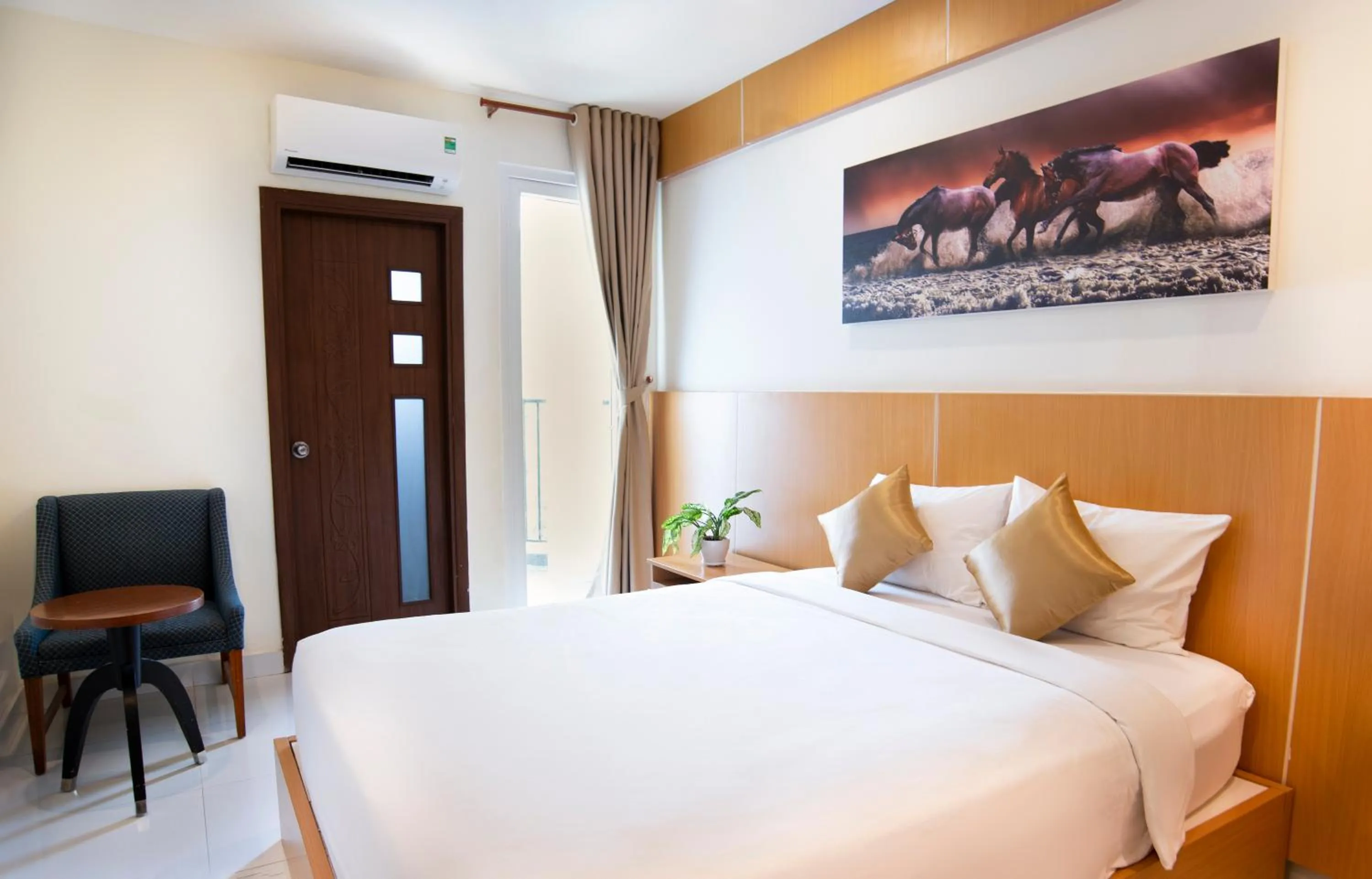 Shower, Bed in Conson Hotel