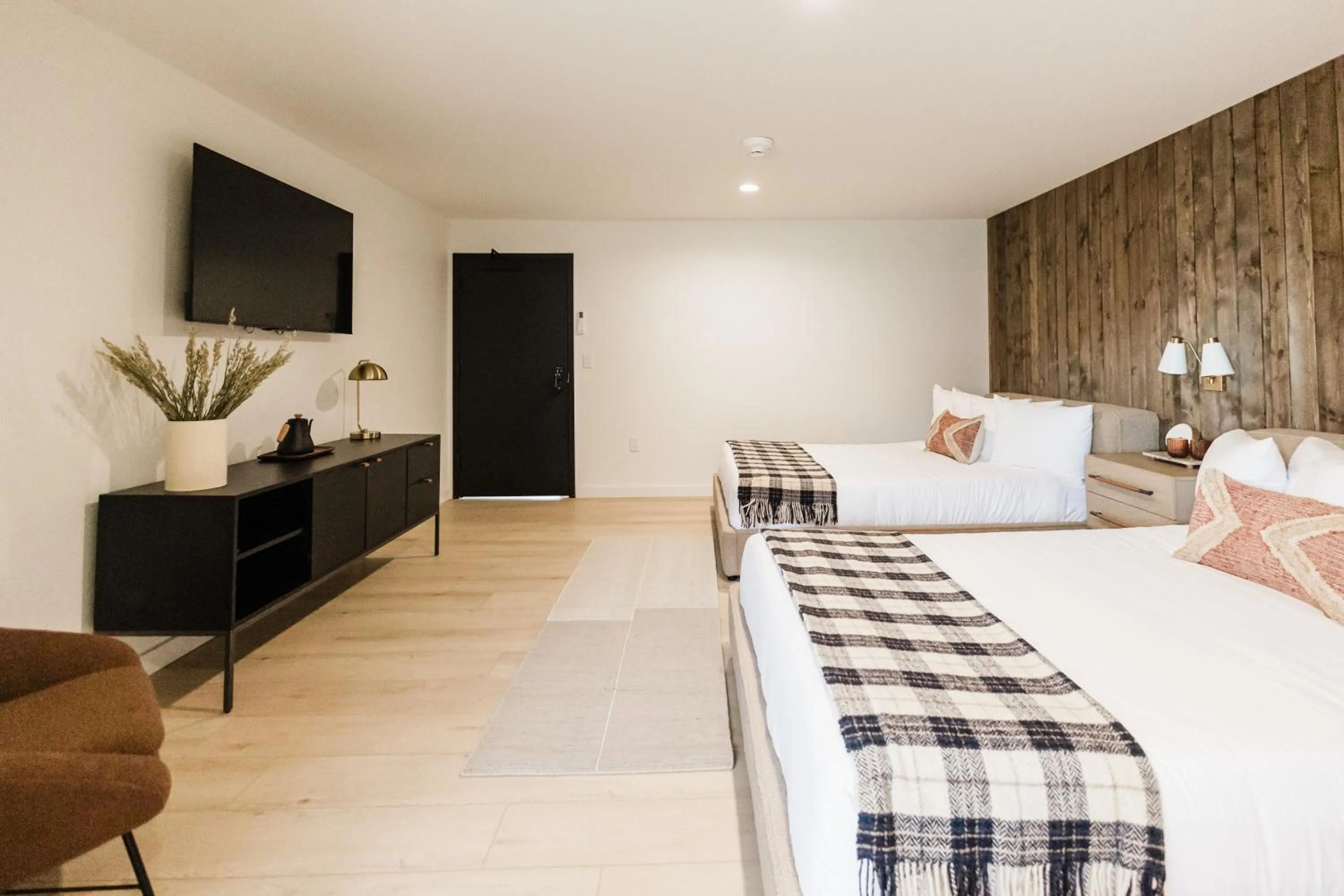 Bedroom, Bed in Wonderstone at Glacier