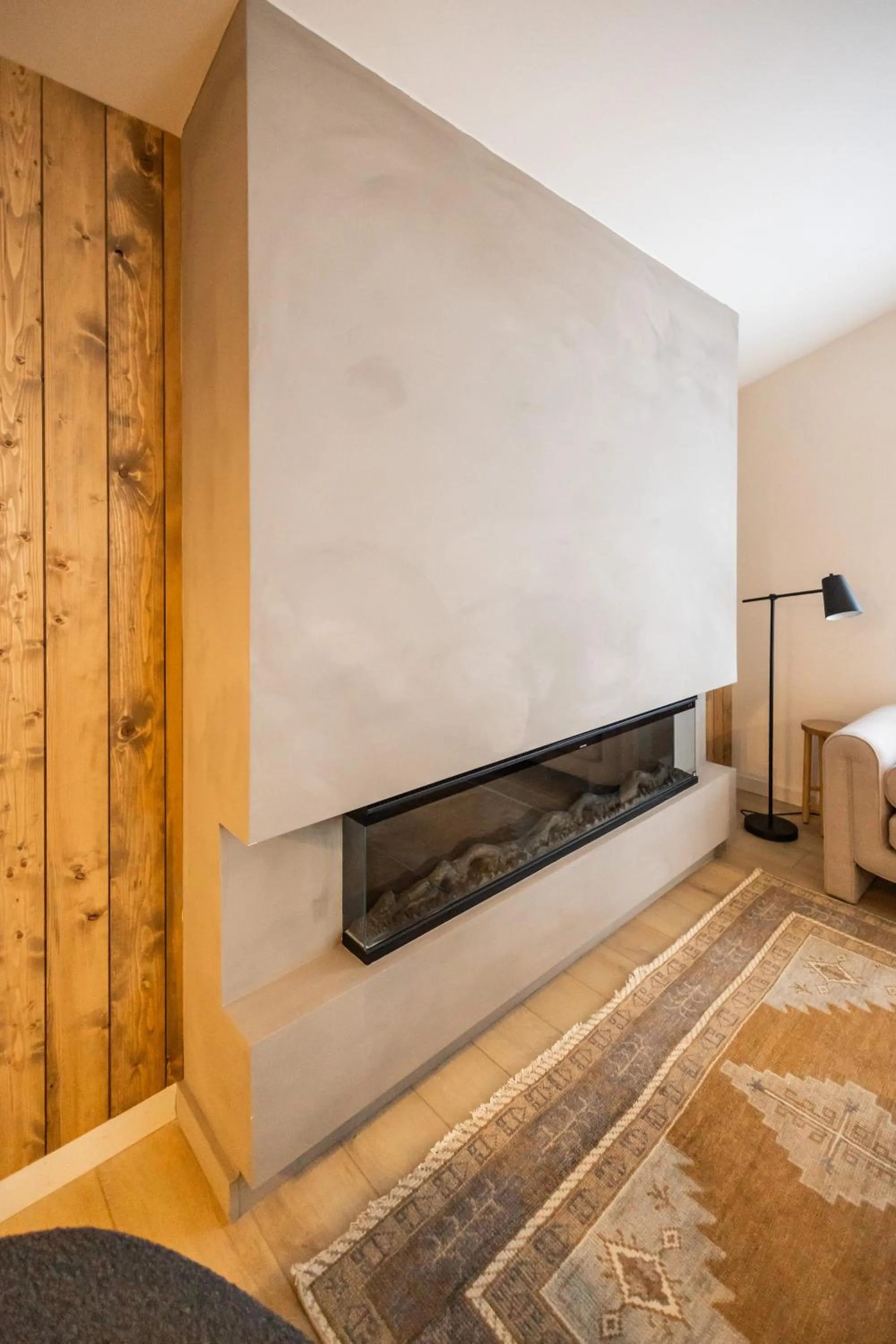 Seating area, Bed in Wonderstone at Glacier