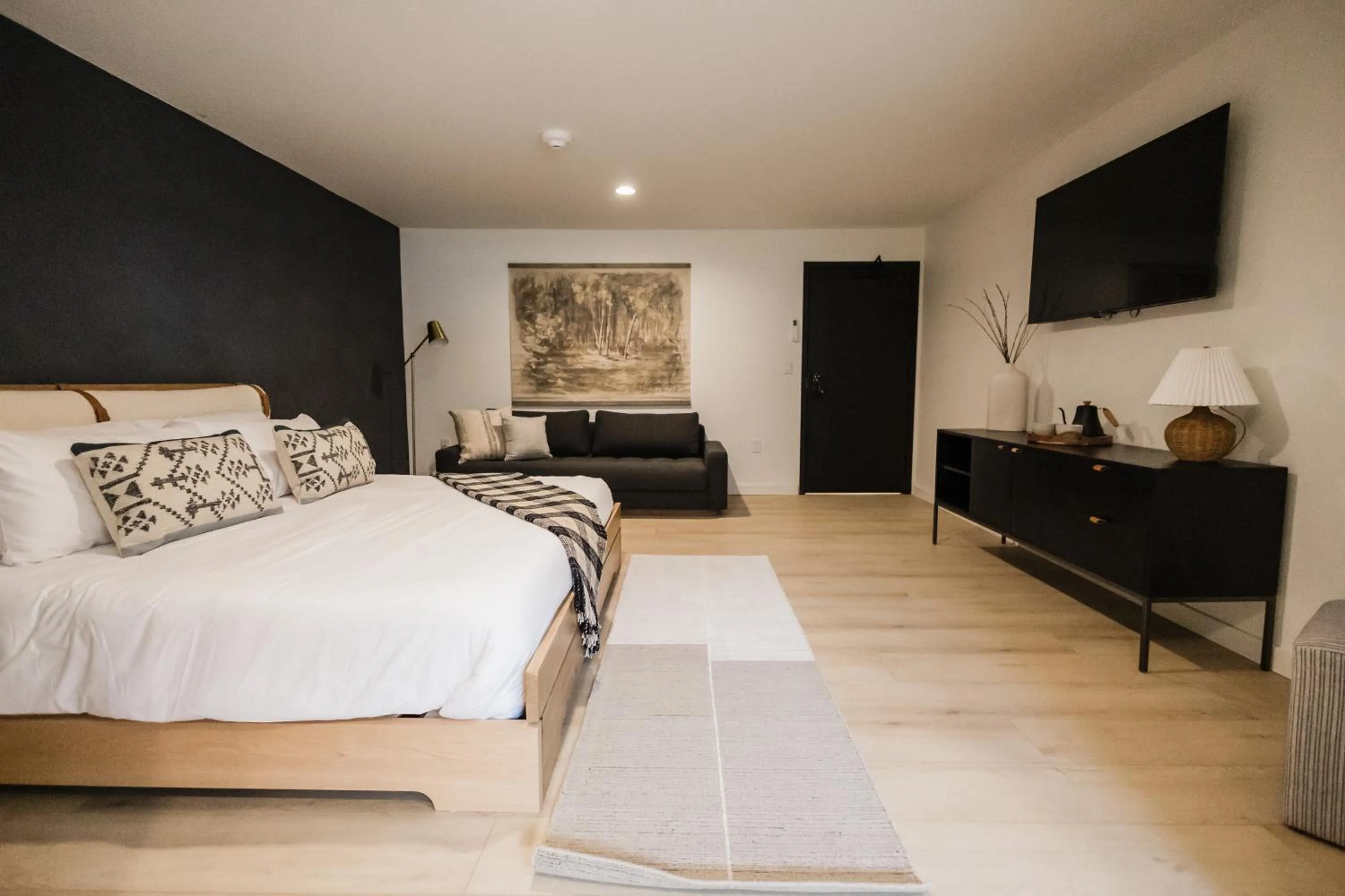 Photo of the whole room, Bed in Wonderstone at Glacier