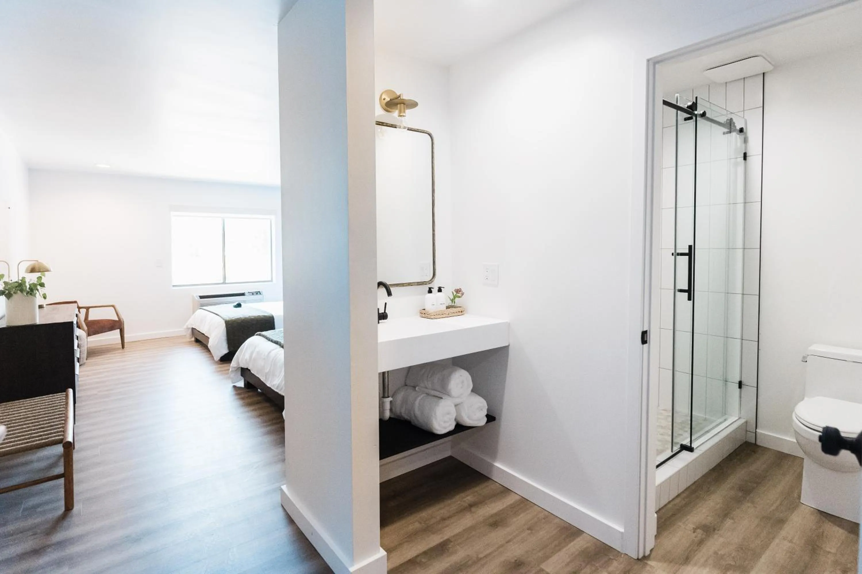 Bathroom, Bed in Wonderstone at Glacier