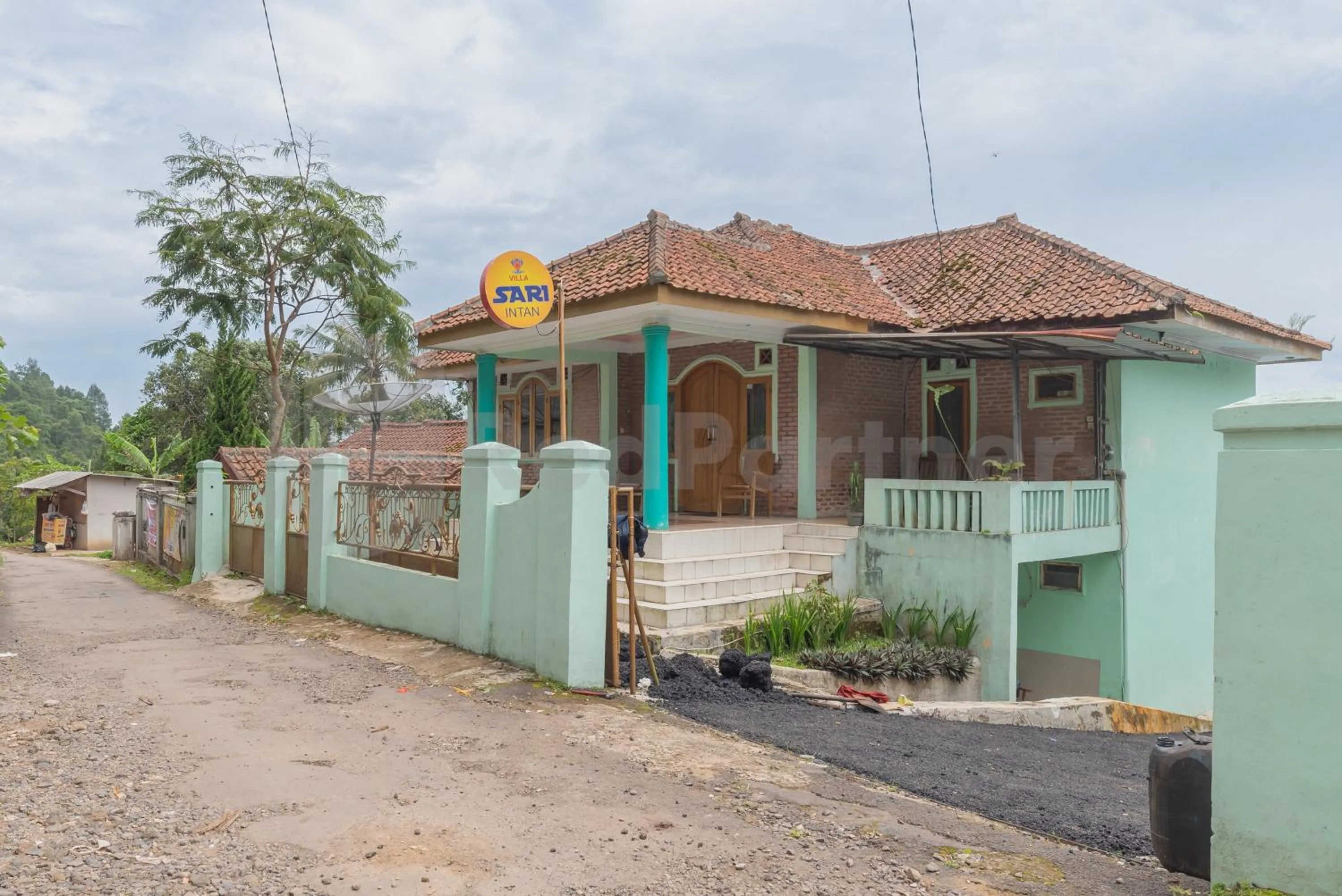 Facade/entrance in Villa Sari Intan Ciater RedPartner