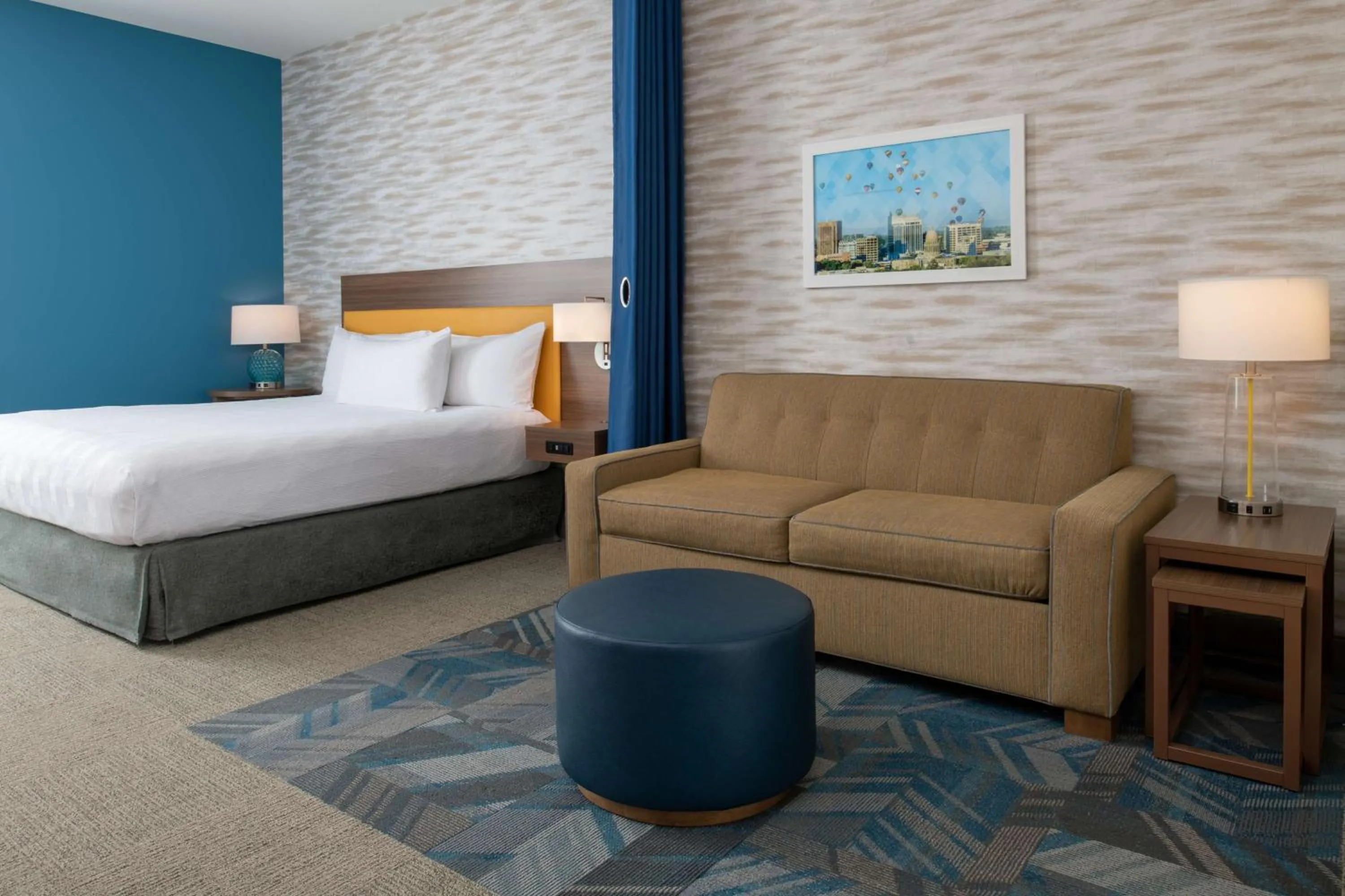 Living room, Bed in Home2 Suites By Hilton Boise Downtown