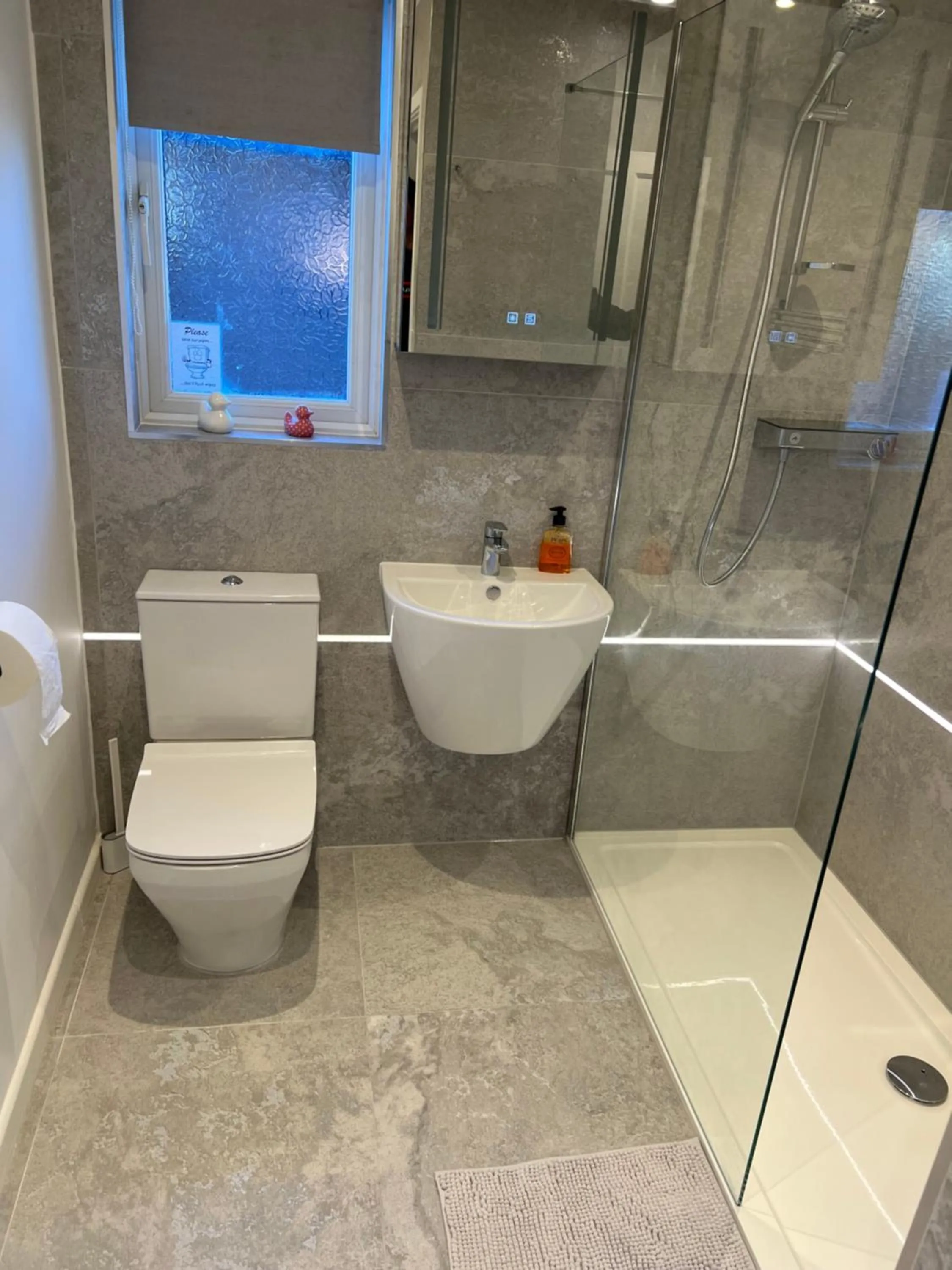 Shower in Keer Side Lodge, Luxury lodge with private hot tub at Pine Lake Resort